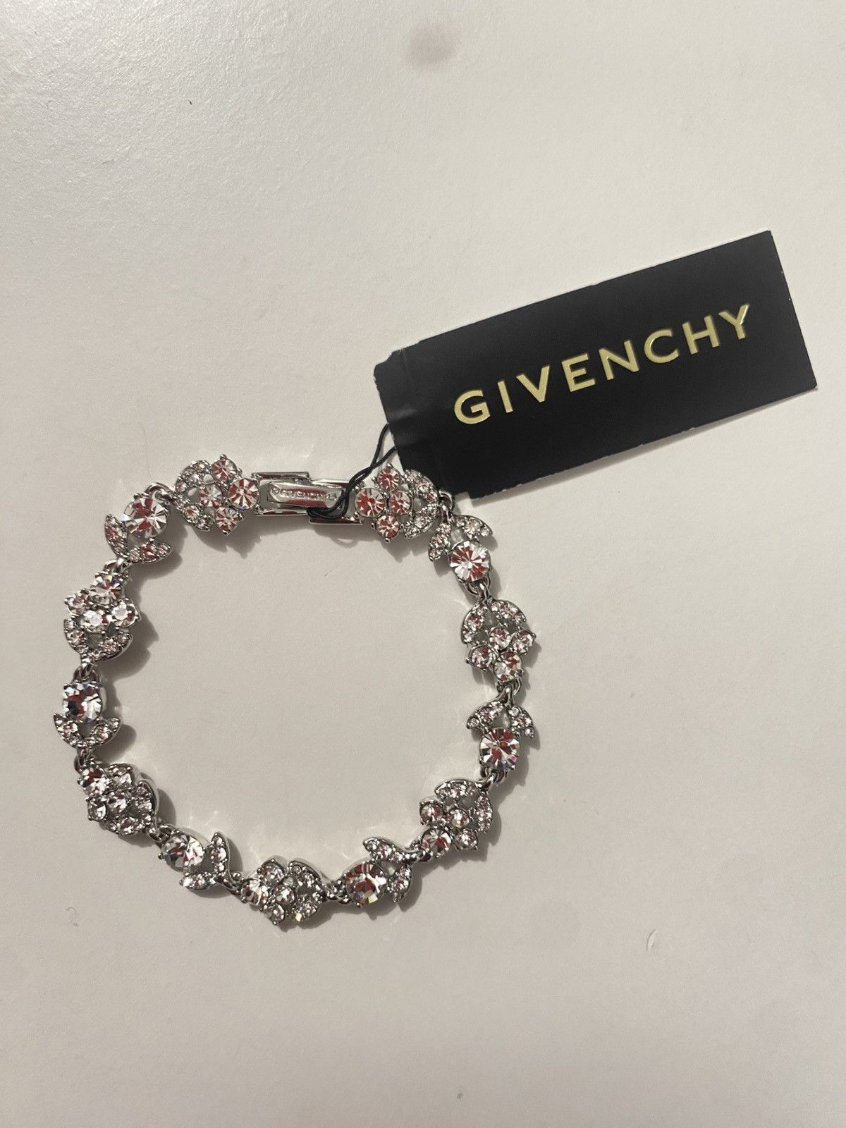可愛い★GIVENCHY Crystal Flower バングル/ブレスレット Givenchy Crystal Flower Hinged Bangle Bracelet - Macy's