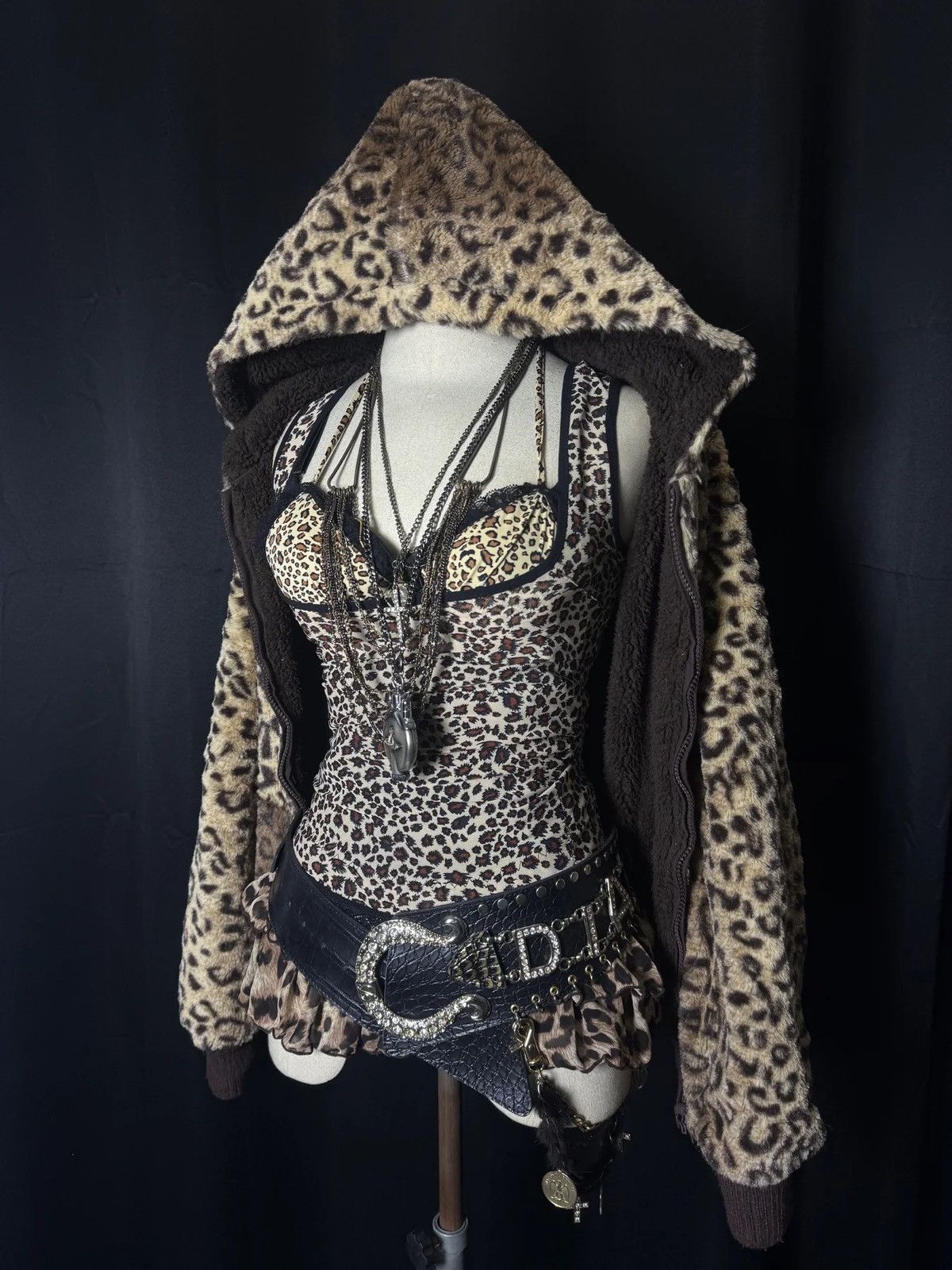 Louis Vuitton B2V-OUTFIT༒ Size M / US 6-8 / IT 42-44 - 3 Thumbnail