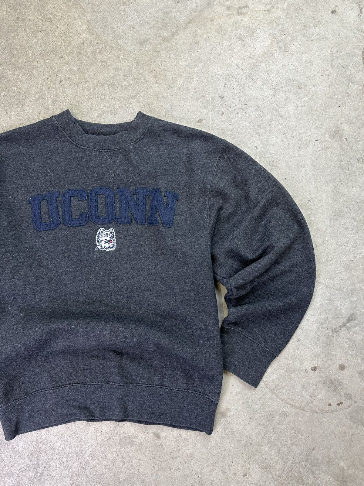 Vintage Vintage UCONN Huskies Collegiate Spellout Crewneck Small Size US S / EU 44-46 / 1 - 2 Thumbnail