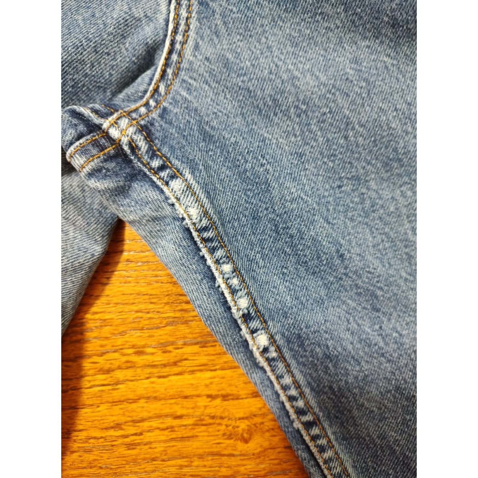 Levi's VINTAGE Levi's Jeans Womens 12 Straight Leg 560 High Rise Loose Fit 31 Inseam Blue 100% Cotton Denim 5-Pocket Regular Inseam 31 Mens Womens Size 34" / US 12 / IT 48 - 6 Thumbnail