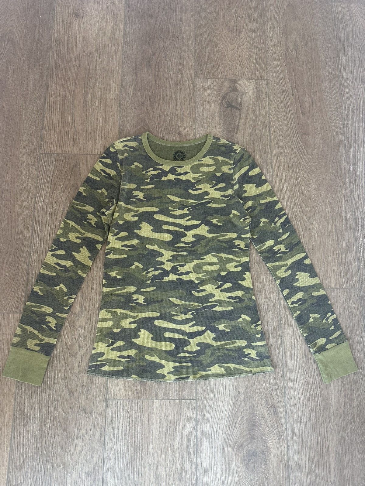 Tシャツ・カットソー [Born Champs] HEART TRIBAL CHROME OVER FIT CAMO LONG SLEEVE White camo chrome long sleeve tshirt size | Depop