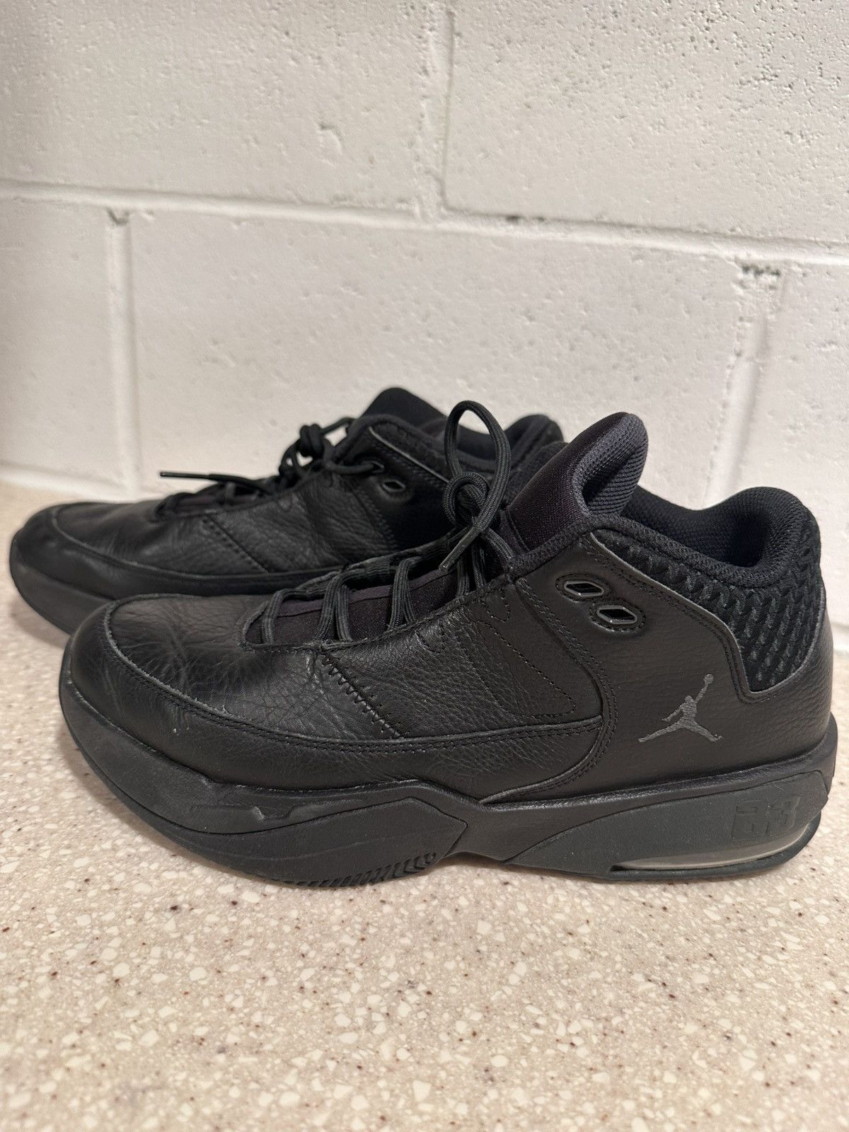 Jordan Brand Nike Air Jordan Max Aura 3 Triple Black Leather Mid Top 8 Size US 8 / EU 41 - 14 Thumbnail