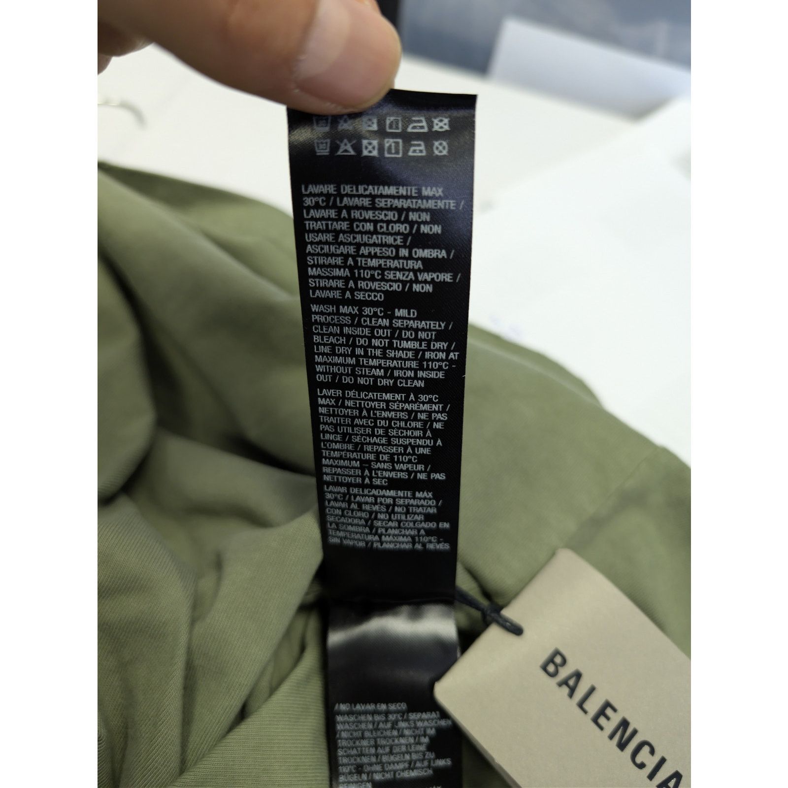 Balenciaga o1rshd1 Contrast Logo Embroidery T-Shirt in Green Size US L / EU 52-54 / 3 - 18 Thumbnail