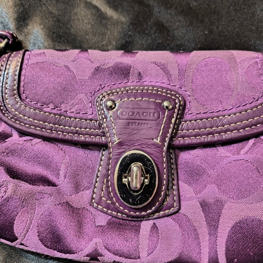 Coach Vintage Coach Turn Lock Purple Wristlet Size ONE SIZE - 5 Thumbnail