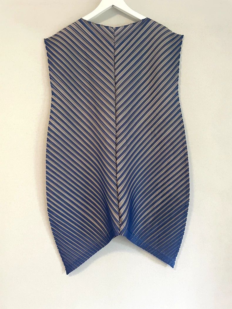Issey Miyake Issey Miyake size:3 Grey banana leaf pleated dress Size M / US 6-8 / IT 42-44 - 3 Thumbnail