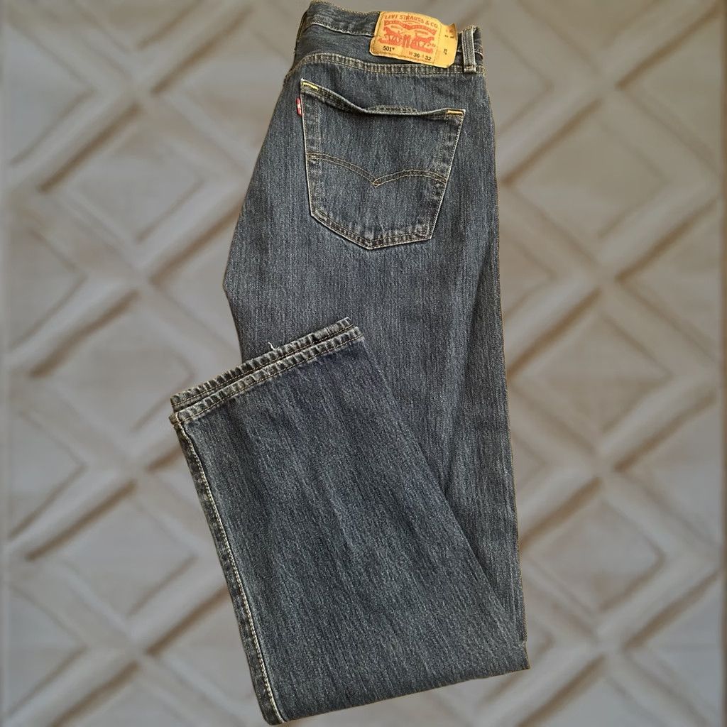 Levi's VINTAGE Levi’s 501 Button Fly Denim Jean Mens Sz 36x32 Blue Jeans 90s Straight Pockets Mens Size US 36 / EU 52 - 1 Thumbnail