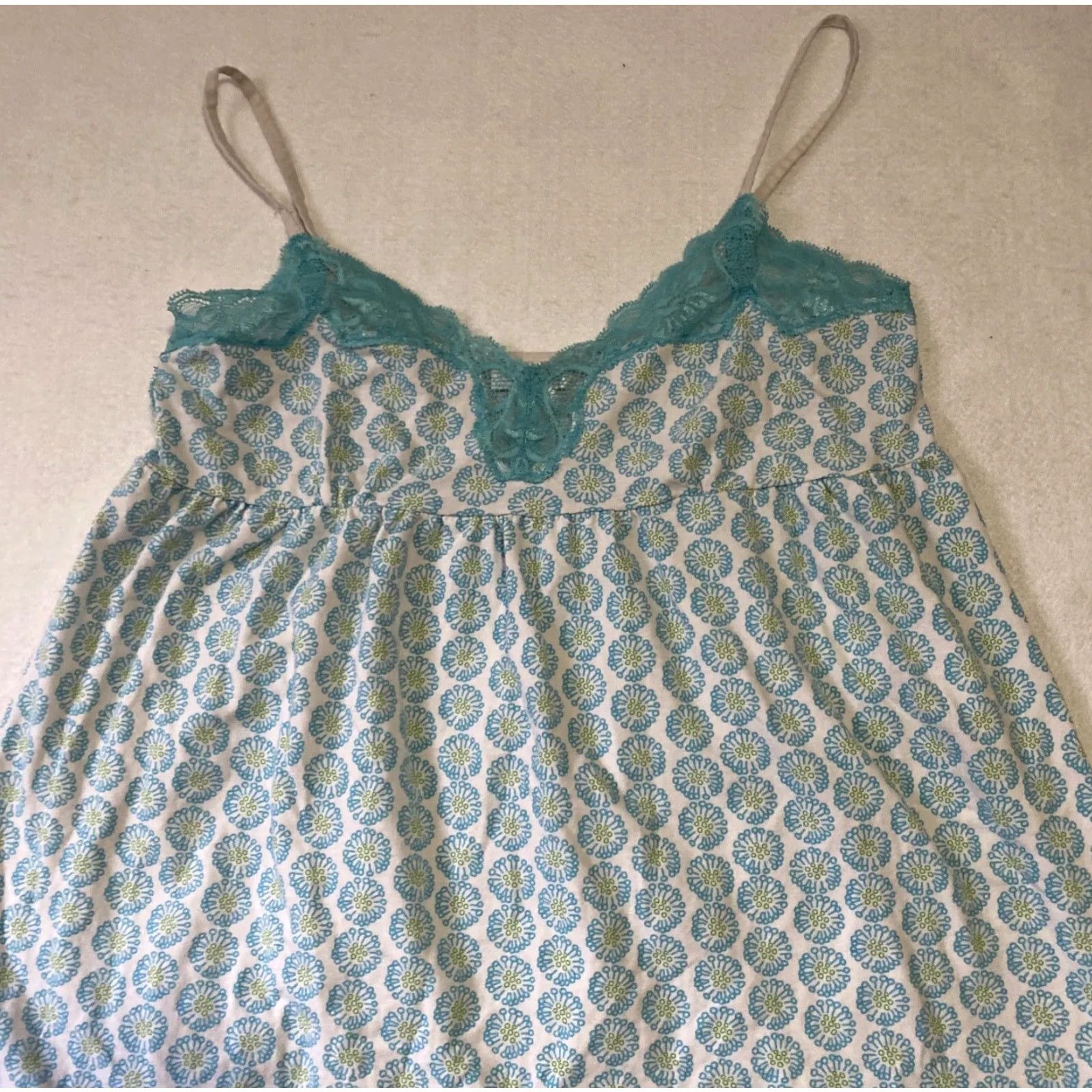 Vintage La Senza Shirt Tank Top Women’s Size L Green Spaghetti Straps V-Neck Sleeveless Casual Basic Nylon Spandex - Women Size L / US 10 / IT 46 - 2 Thumbnail
