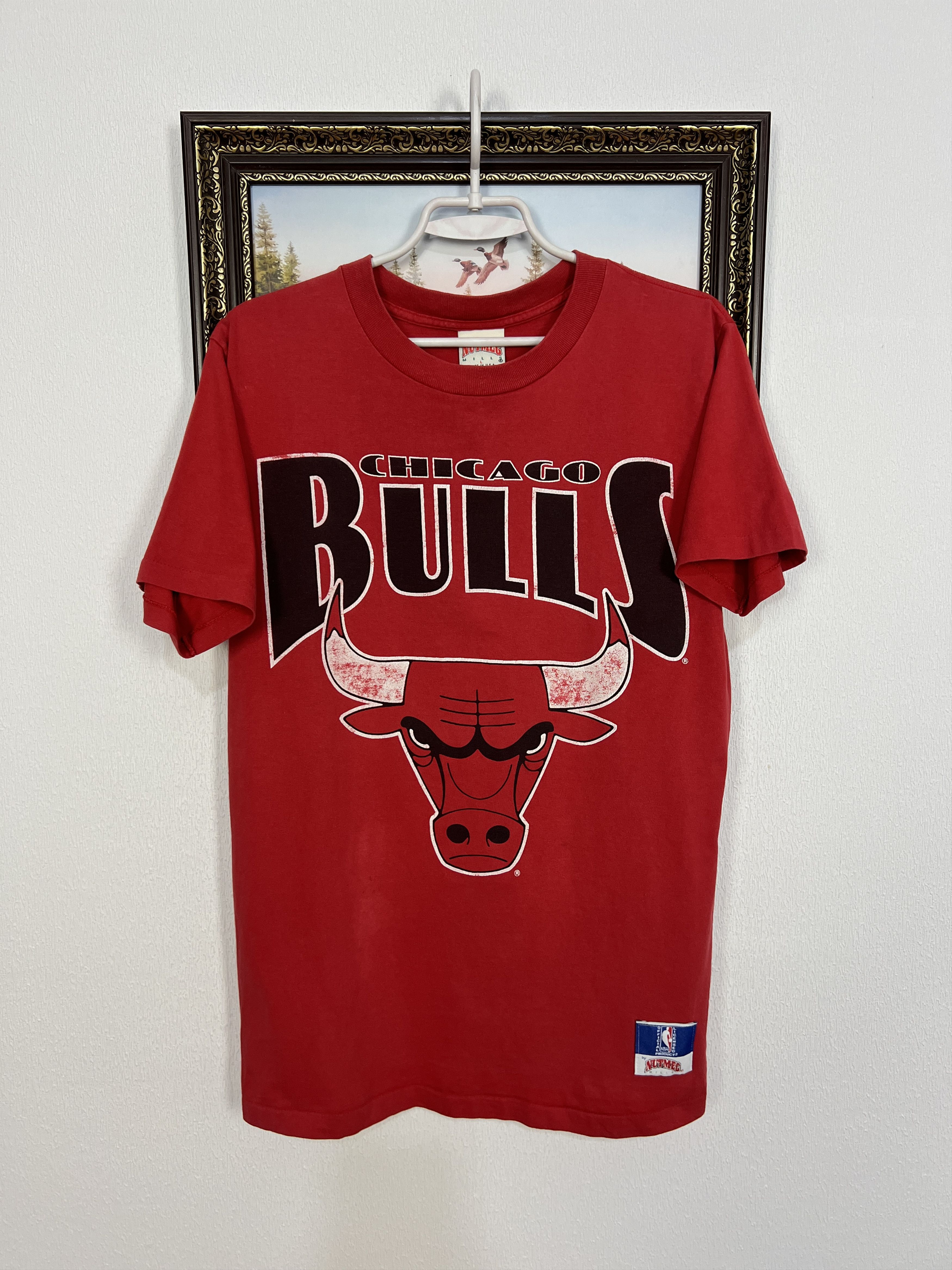 Nutmeg Vintage Chicago Bulls NBA Big Bull Over Print Shirt Jersey Size US M / EU 48-50 / 2 - 1 Thumbnail