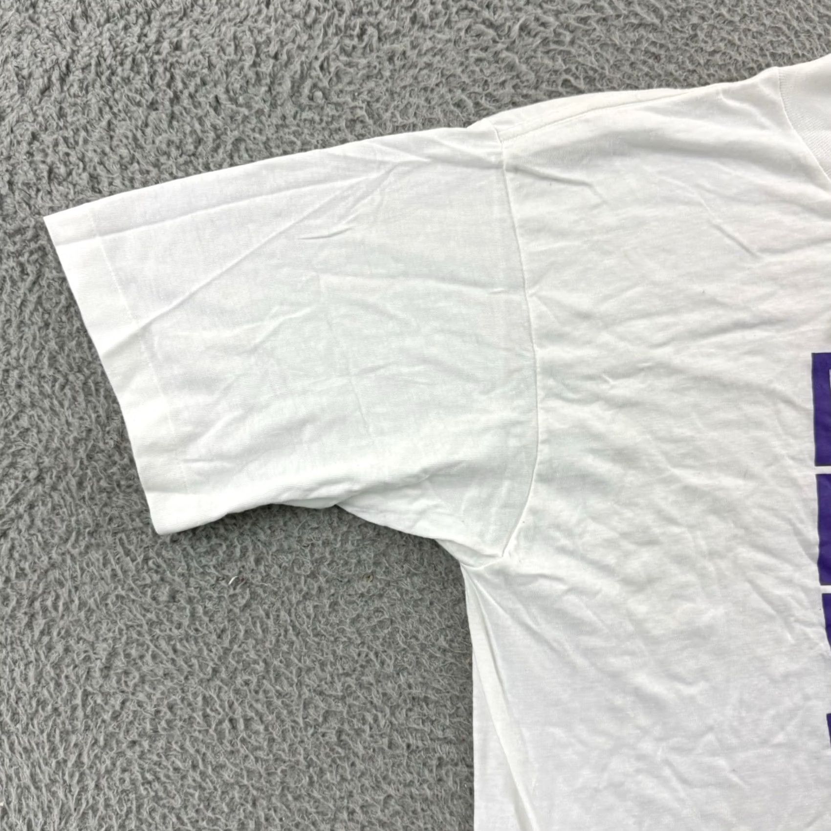 Vintage VINTAGE Oneita Shirt XL White 90s NWT Mens Short Sleeve Logo Travel Adventure Time Animals Outdoor Angel Cotton Knit Crew Neck Size US XL / EU 56 / 4 - 4 Thumbnail