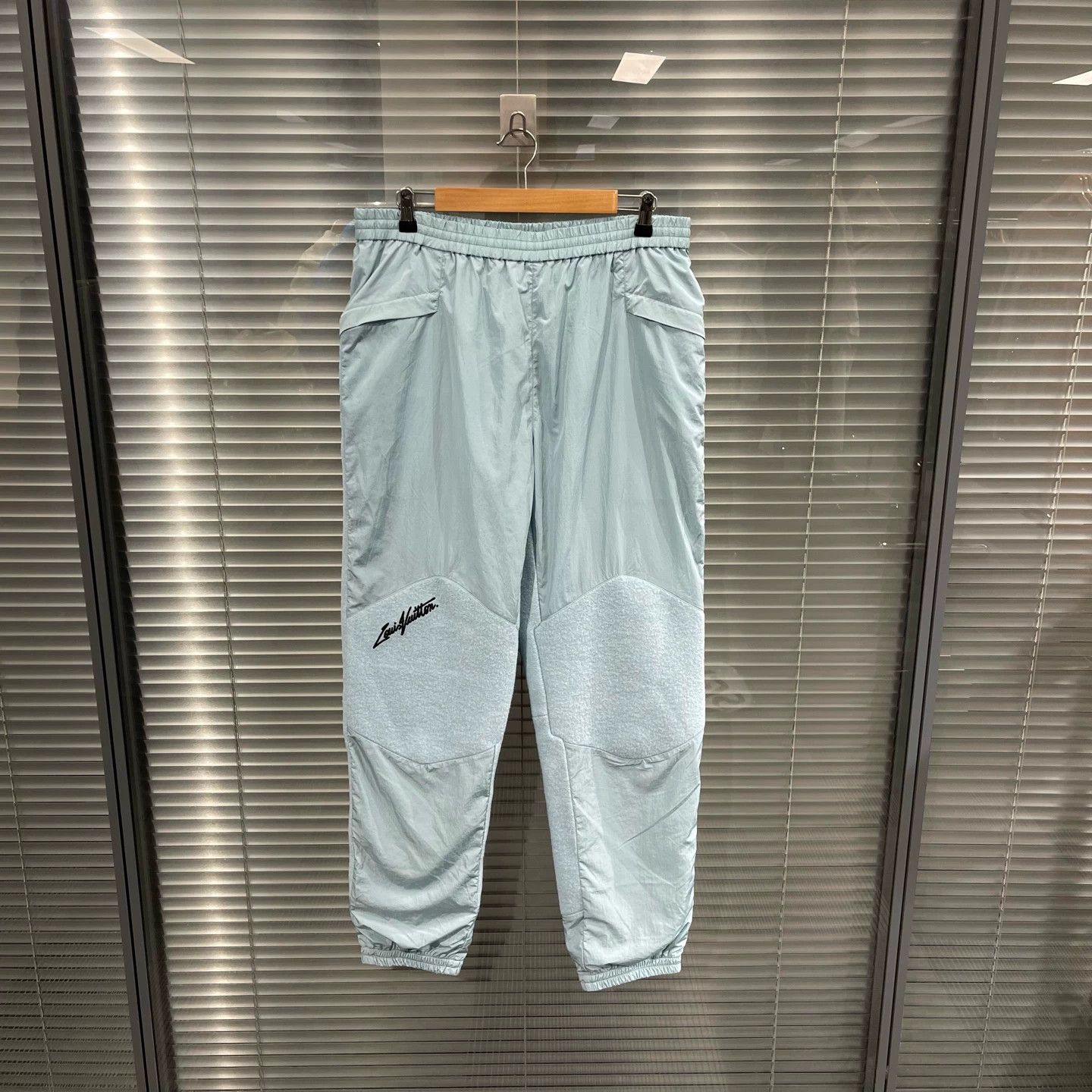 Louis Vuitton LV Flocked Patch Peace Dove Sweatpants XL Size 30" / US 8 / IT 44 - 2 Thumbnail