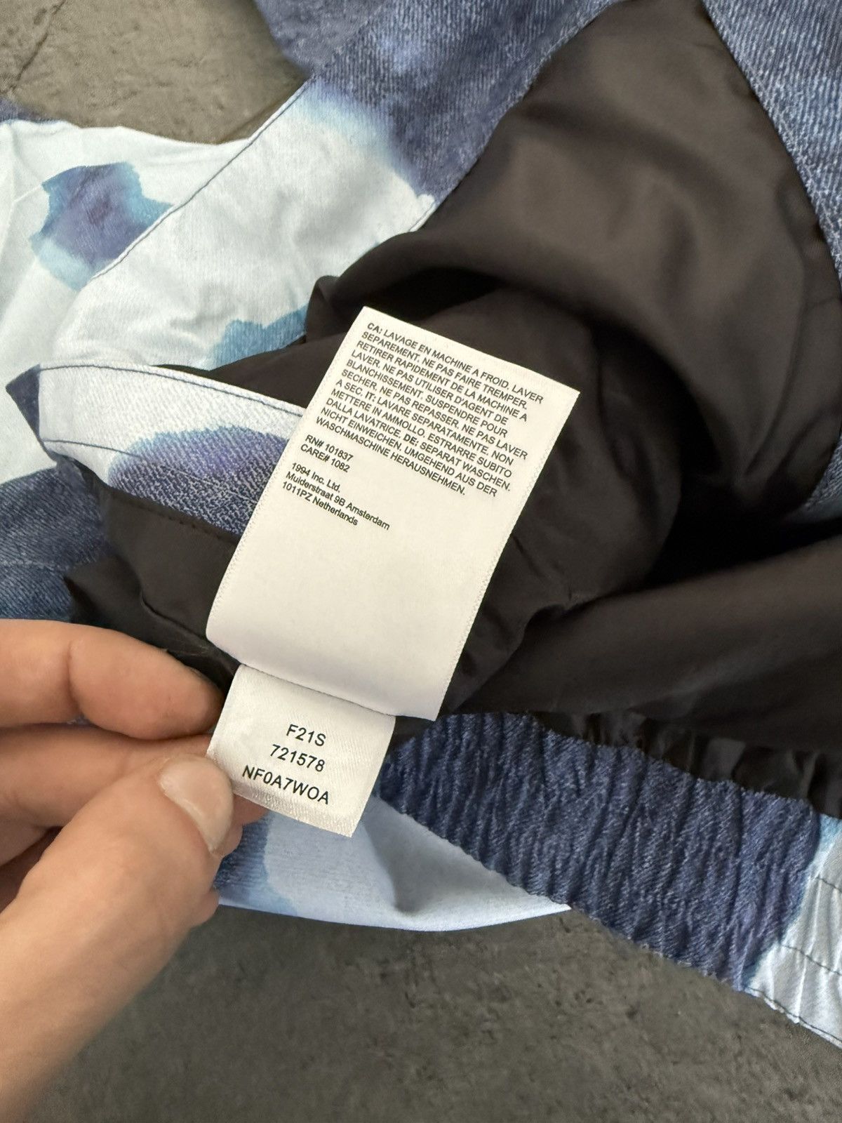 Supreme × The North Face Supreme x The North Face Bleached Denim Print Mountain Pant Size US 32 / EU 48 - 7 Thumbnail