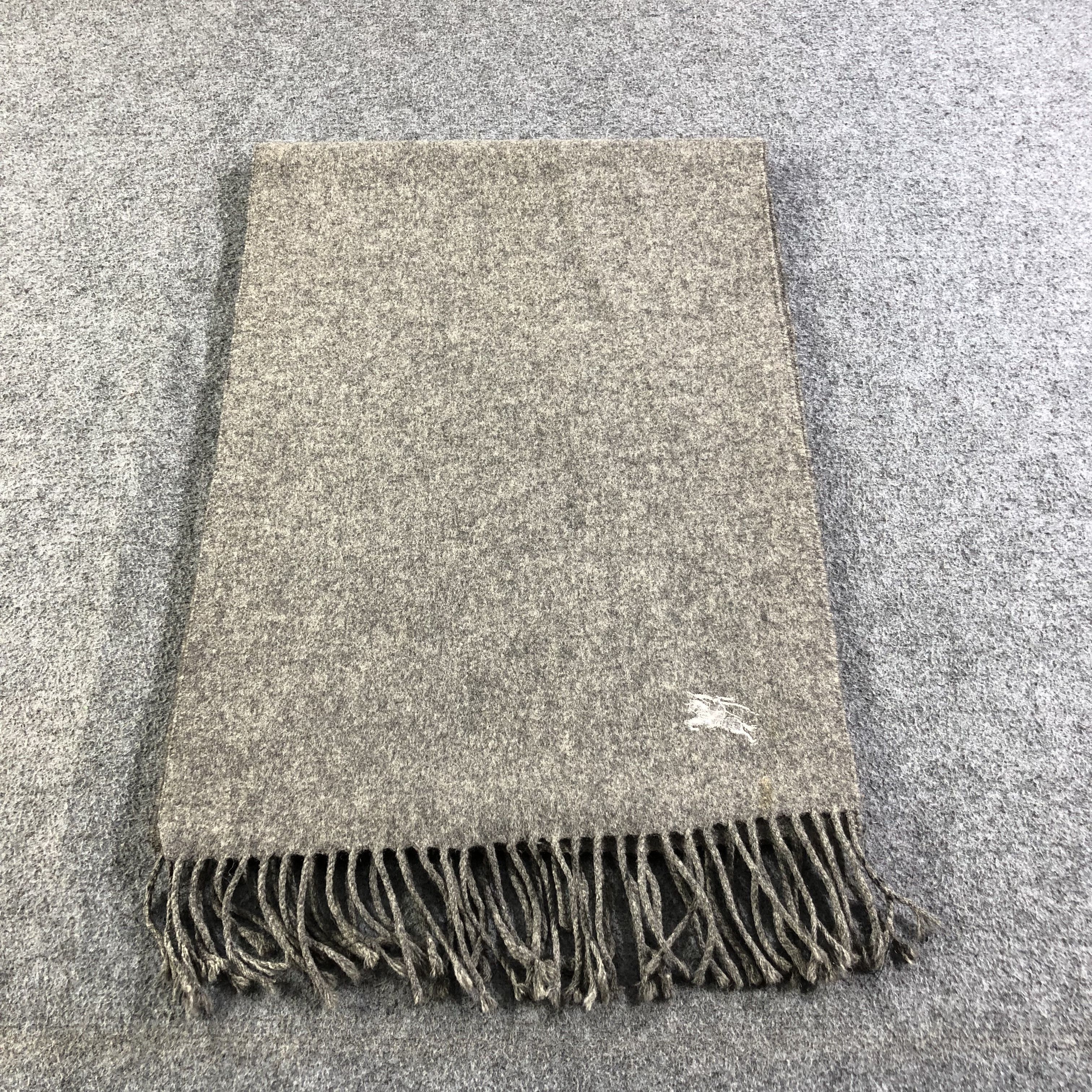 Burberry Burberrys Plain Grey Wool Scarf Muffler V1337 Size ONE SIZE - 3 Thumbnail