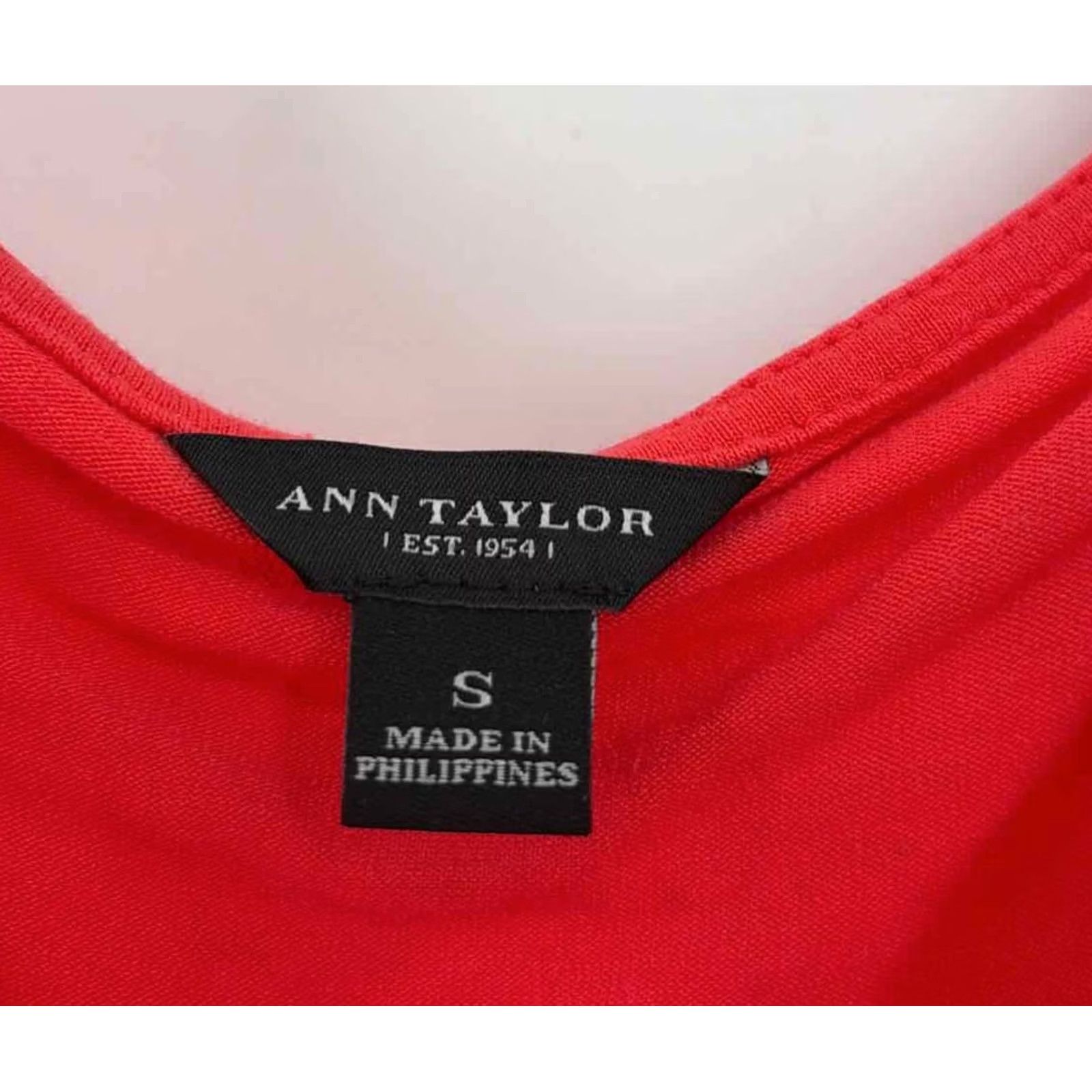 Ann Taylor Pre-Owned Ann Taylor Red Size Small Midi Short Sleeve Dress Size 28" / US 6 / IT 42 - 3 Thumbnail