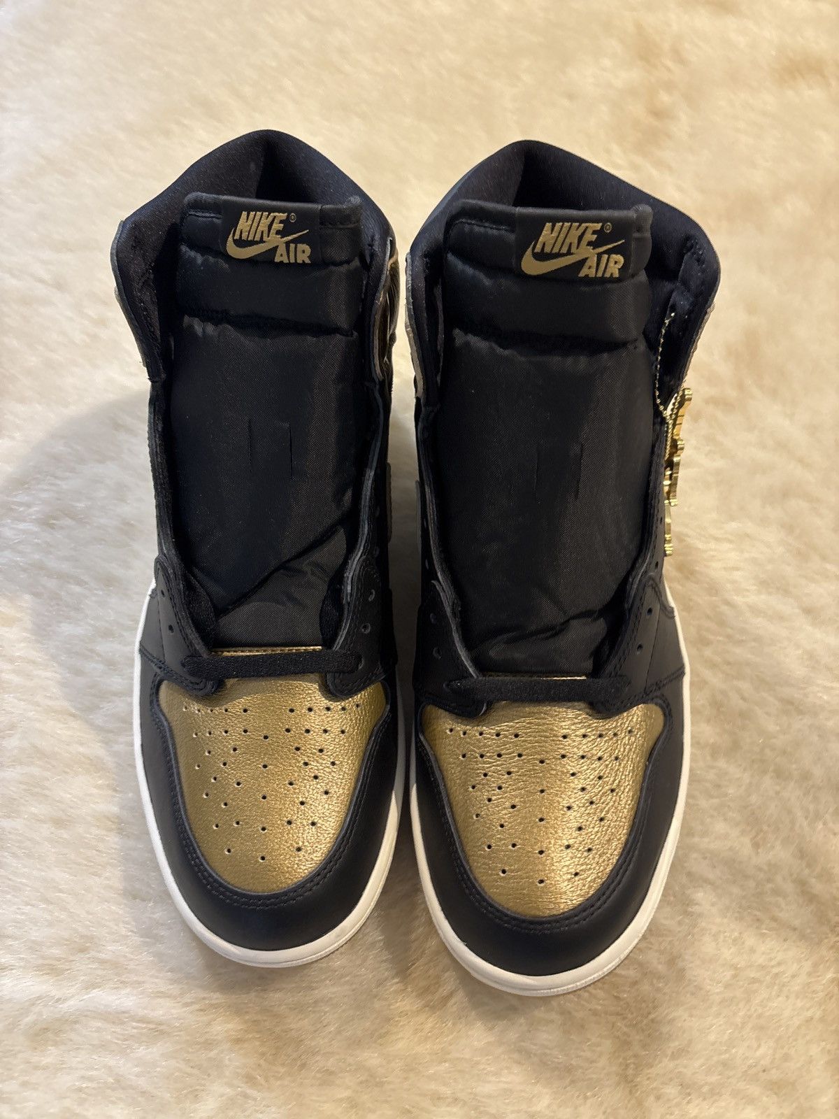 Jordan Brand Jordan 1 Retro High ‘OG Black Gold’ Size US 12 / EU 45 - 1 Thumbnail