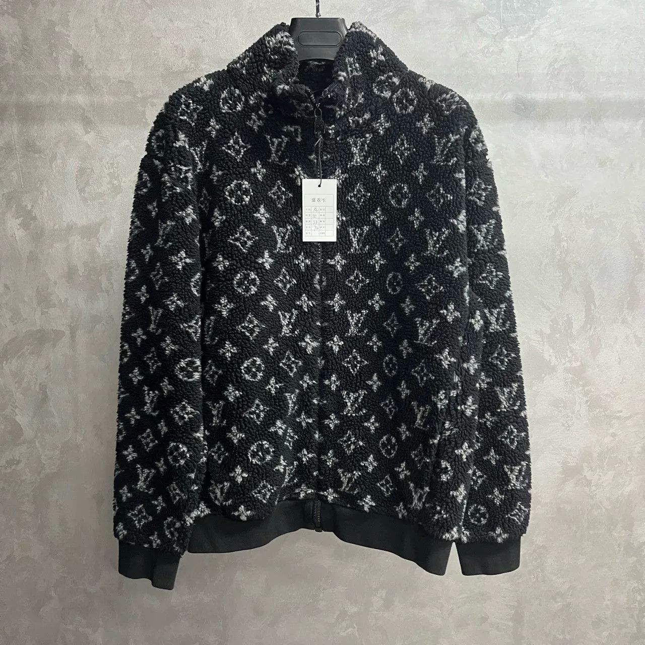 Louis Vuitton Louis Vuitton Fleece Black Light Jacket xl Men Size US XL / EU 56 / 4 - 1 Thumbnail