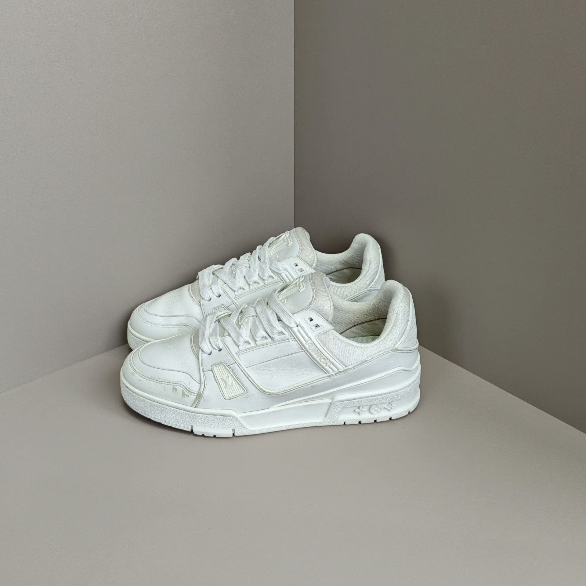 Louis Vuitton Louis Vuitton Training White Lowtop Sneakers 6 Men Size US 6 / EU 39 - 1 Thumbnail