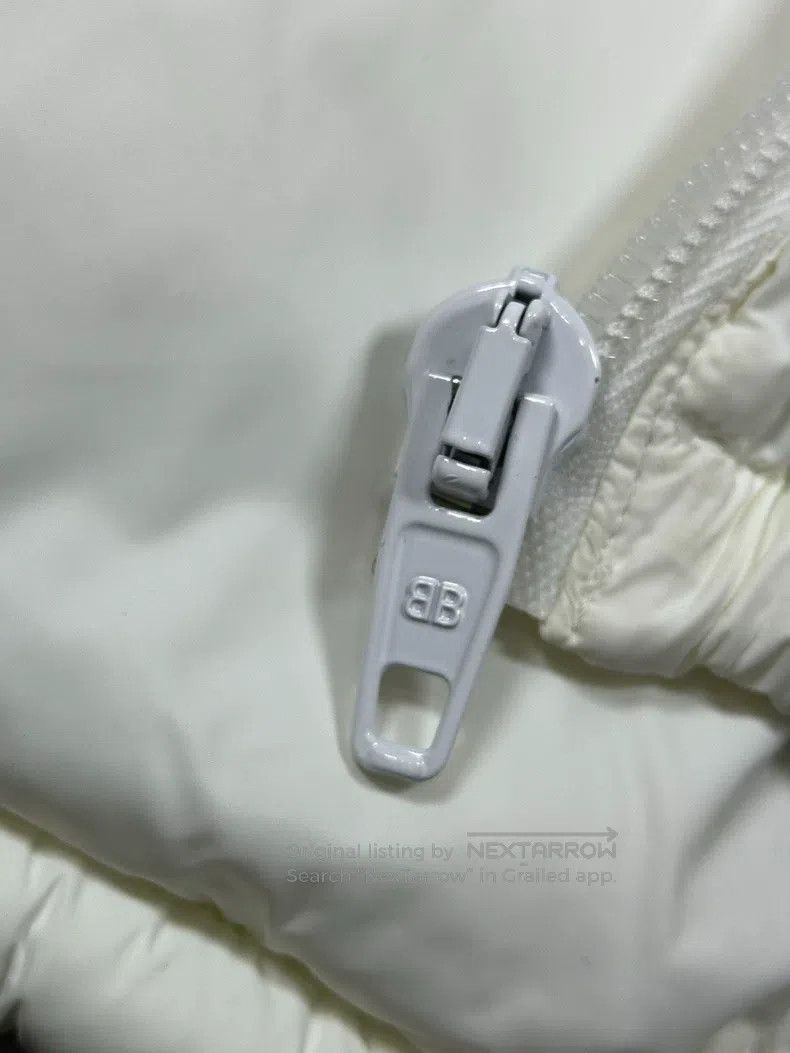 Balenciaga Balenciaga Chest 3b Small Logo Letter, White Zipper Down J Size XXS / US 00 / IT 34 - 6 Thumbnail
