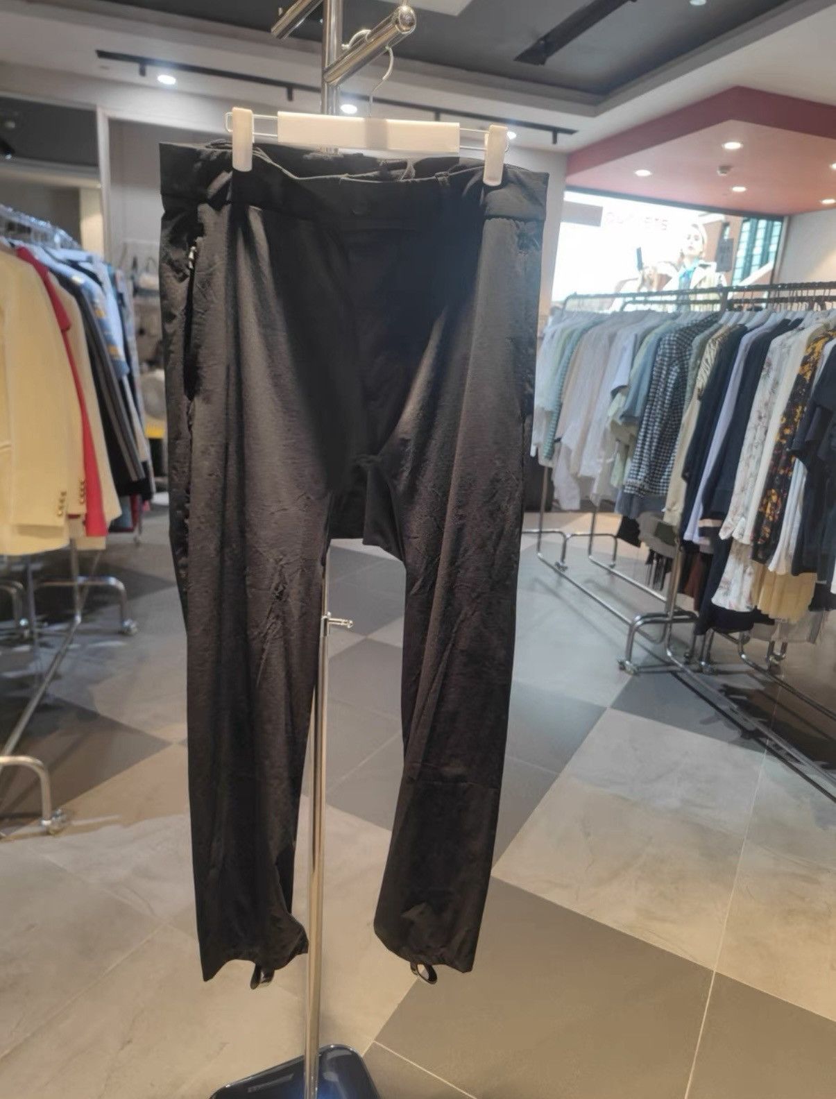11 By Boris Bidjan Saberi 11 BY BORIS BIDJAN SABERI Black Woven Trousers Size US 33 - 2 Thumbnail