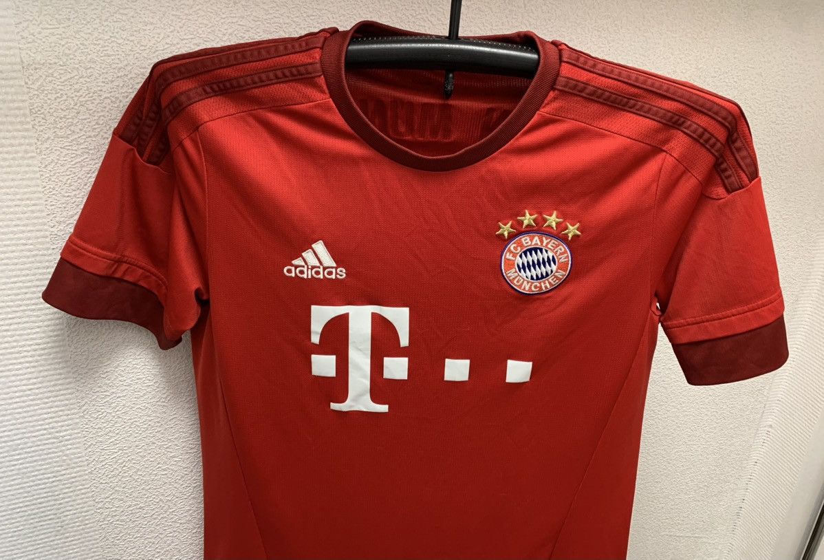 Adidas Bayern Munchen adidas soccer jersey 2015 M-L kane Size US M / EU 48-50 / 2 - 3 Thumbnail