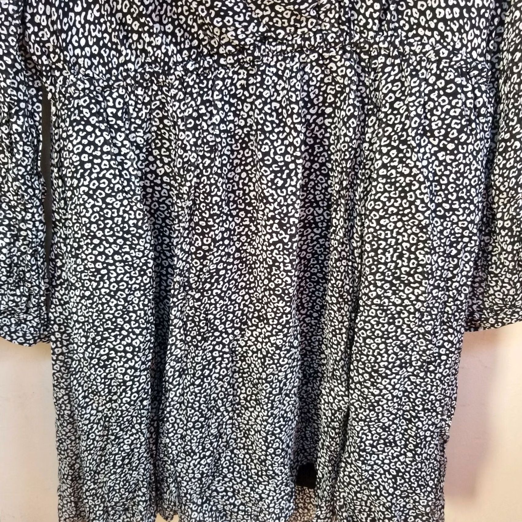 Anthropologie Maeve by Anthropologie Women's Mini Dress Cheetah Print Overlap Black White Small NWT Overlap V-Neck Long Sleeve 100% Viscose Size S / US 4 / IT 40 - 4 Thumbnail