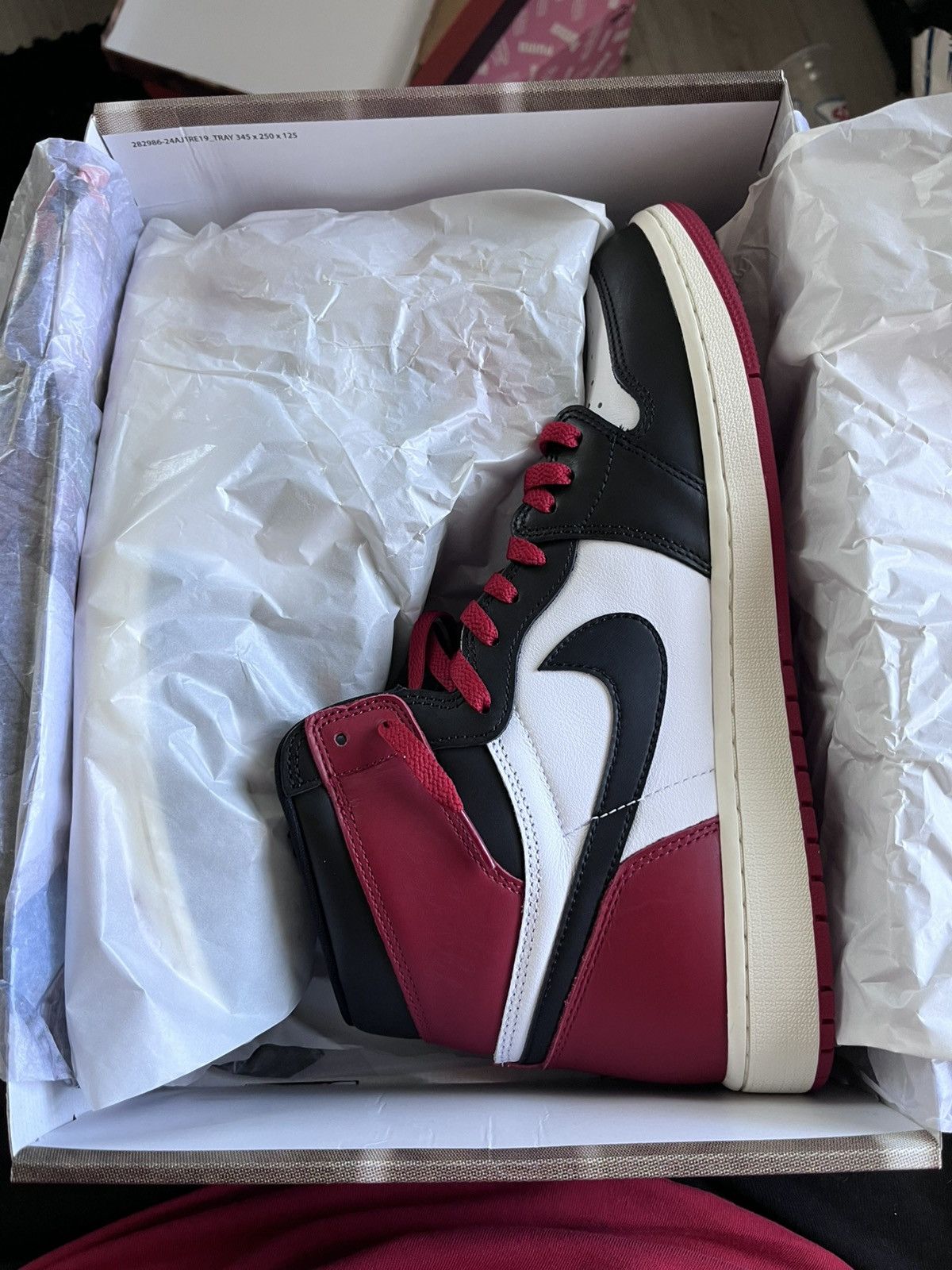 Jordan Brand Air Jordan Retro High OG Black Toe Size US 13 / EU 46 - 12 Thumbnail