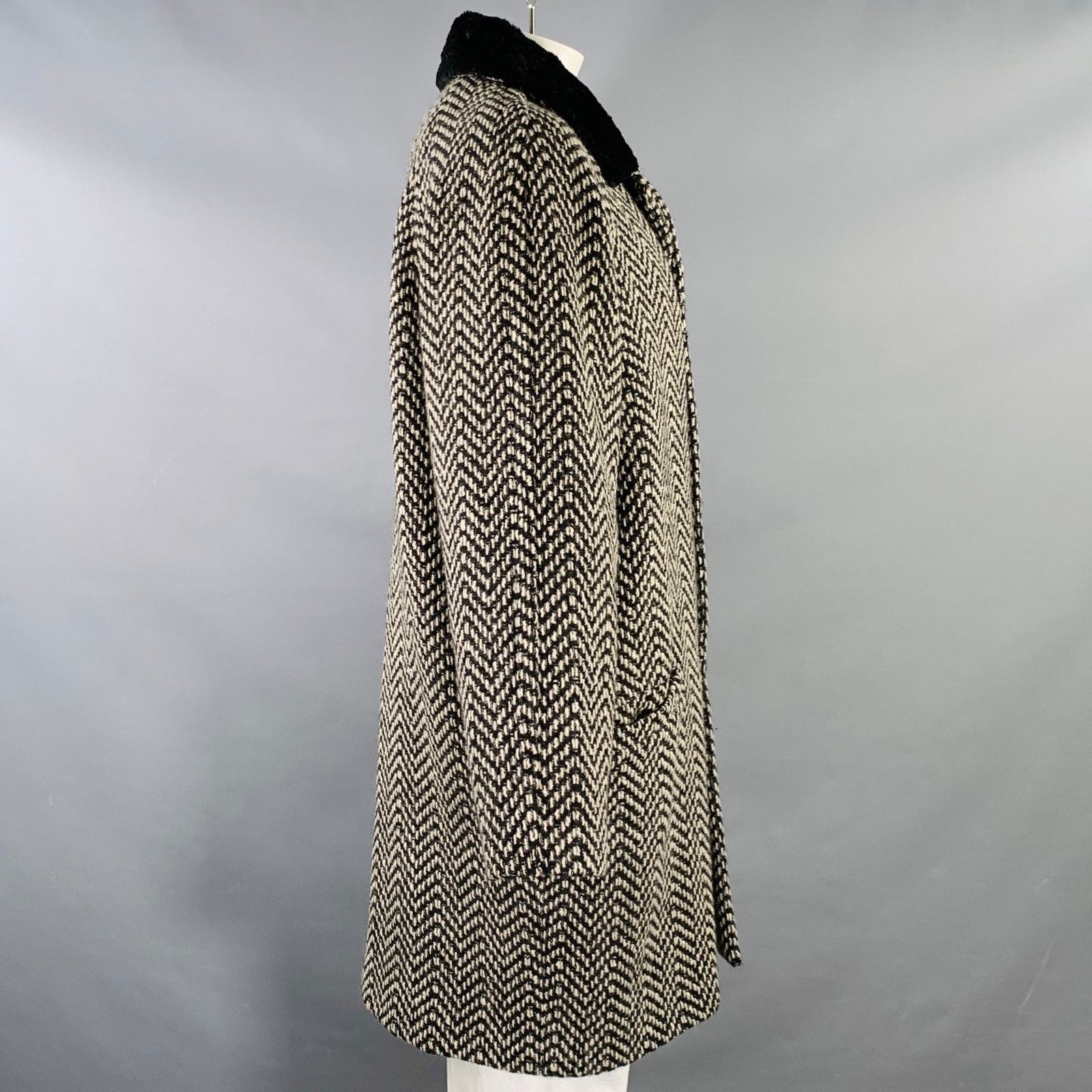 Versace Vintage VERSUS Black White Herringbone Raglan Coat Size US L / EU 52-54 / 3 - 3 Thumbnail