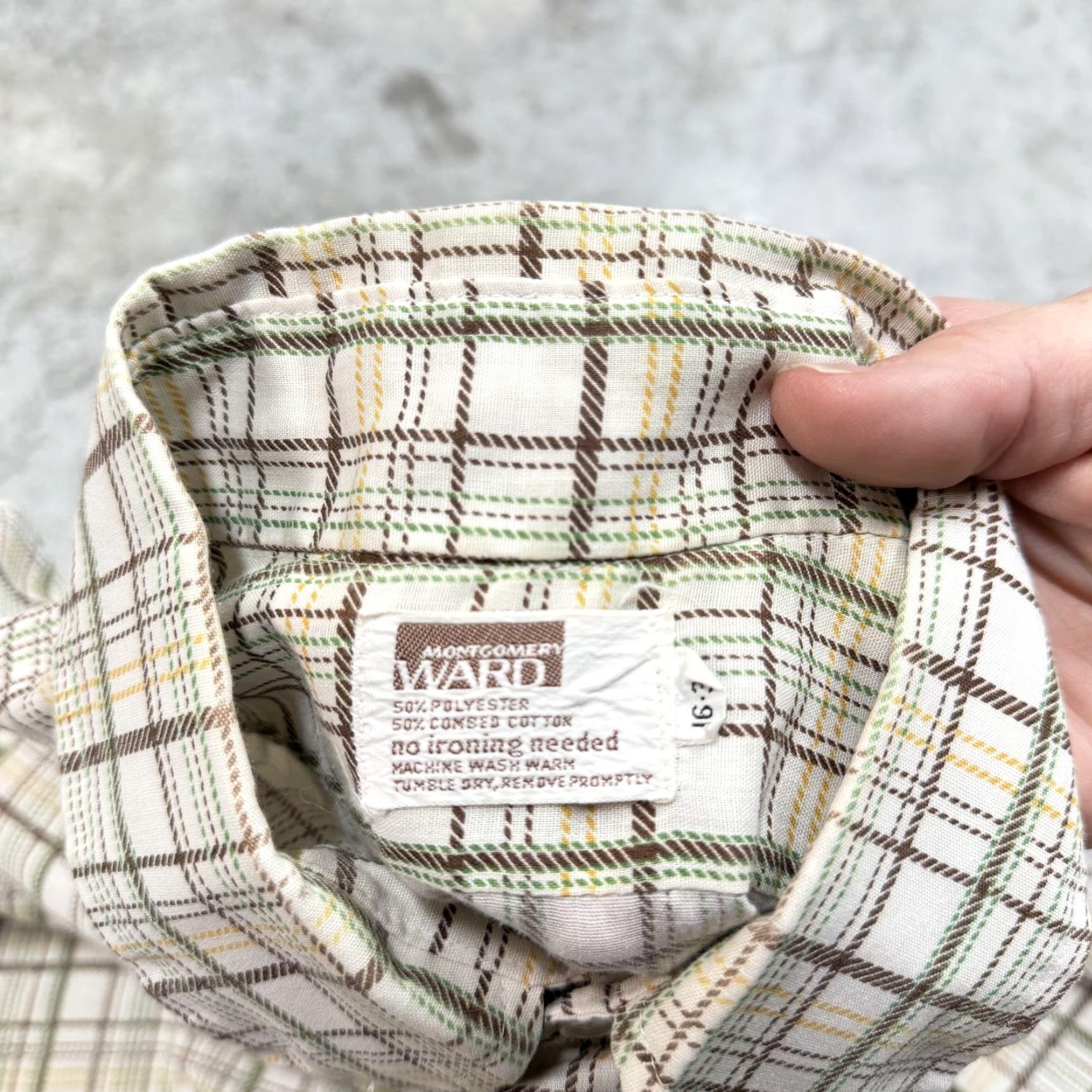 Vintage VINTAGE Montgomery Ward Shirt Mens Large Beige Plaid No Iron Button Long Sleeve Size US L / EU 52-54 / 3 - 3 Thumbnail