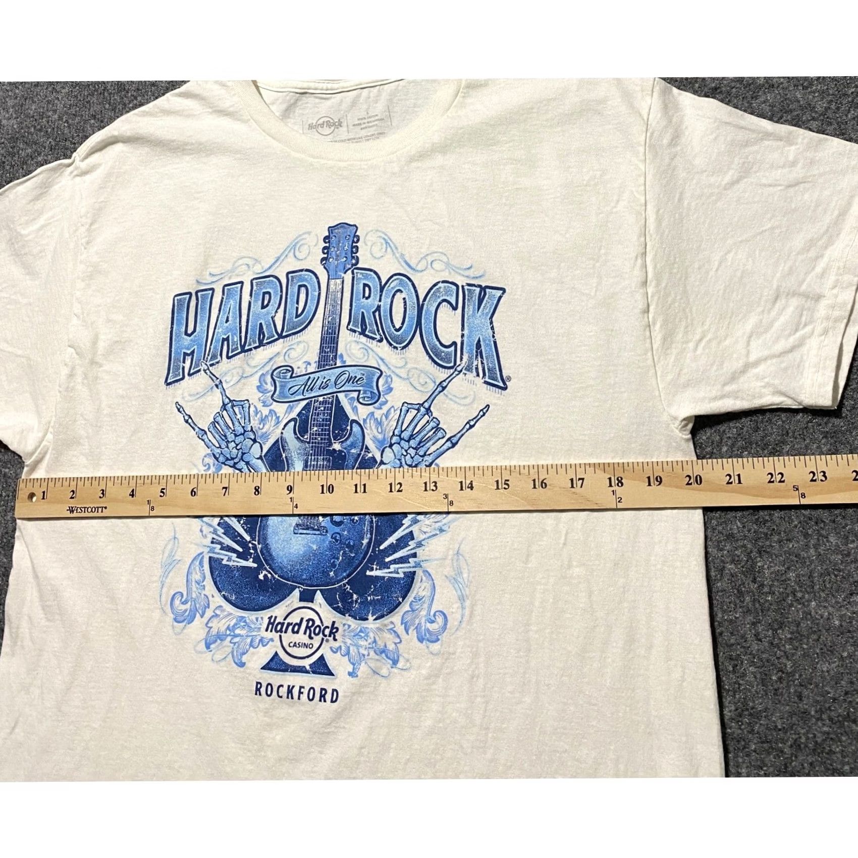 Hard Rock Cafe Hard Rock Cafe Rockford Casino Mens Large Cream Blue Guitar Graphic T-Shirt L Size US L / EU 52-54 / 3 - 4 Thumbnail