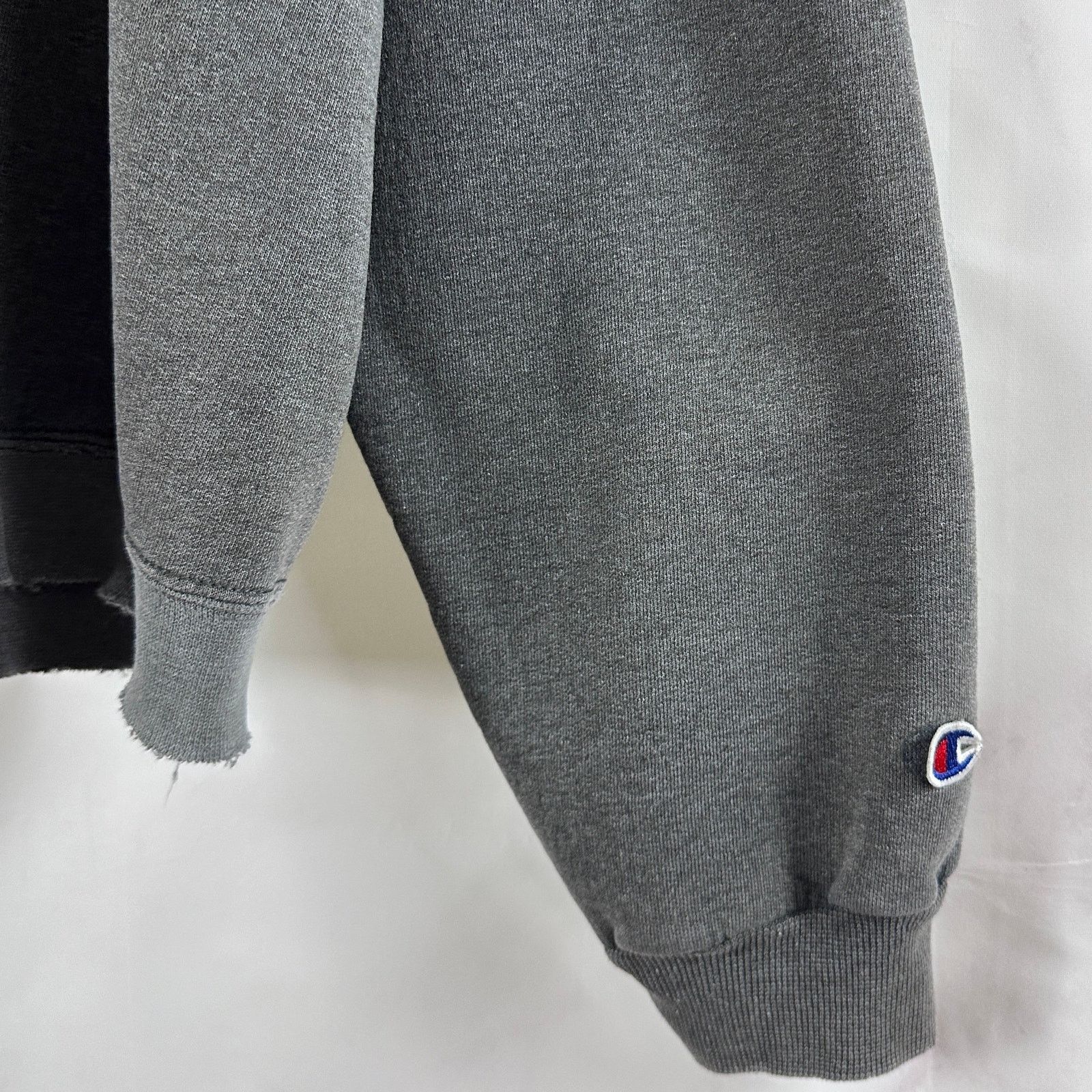 Champion Vintage Distressed Grey Crewneck Size US L / EU 52-54 / 3 - 3 Thumbnail