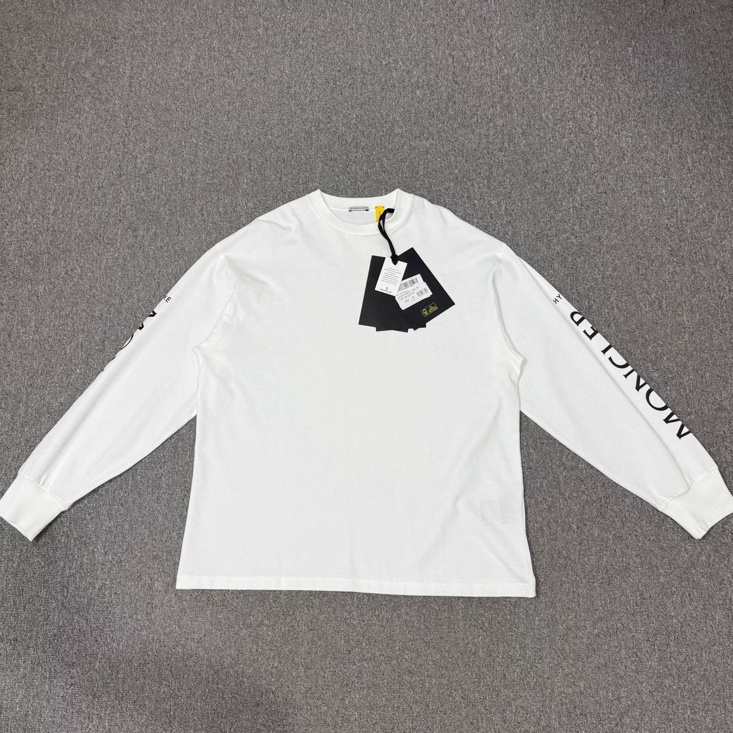 Moncler Moncler White side logo print long-sleeve new with tags L Size US L / EU 52-54 / 3 - 1 Thumbnail