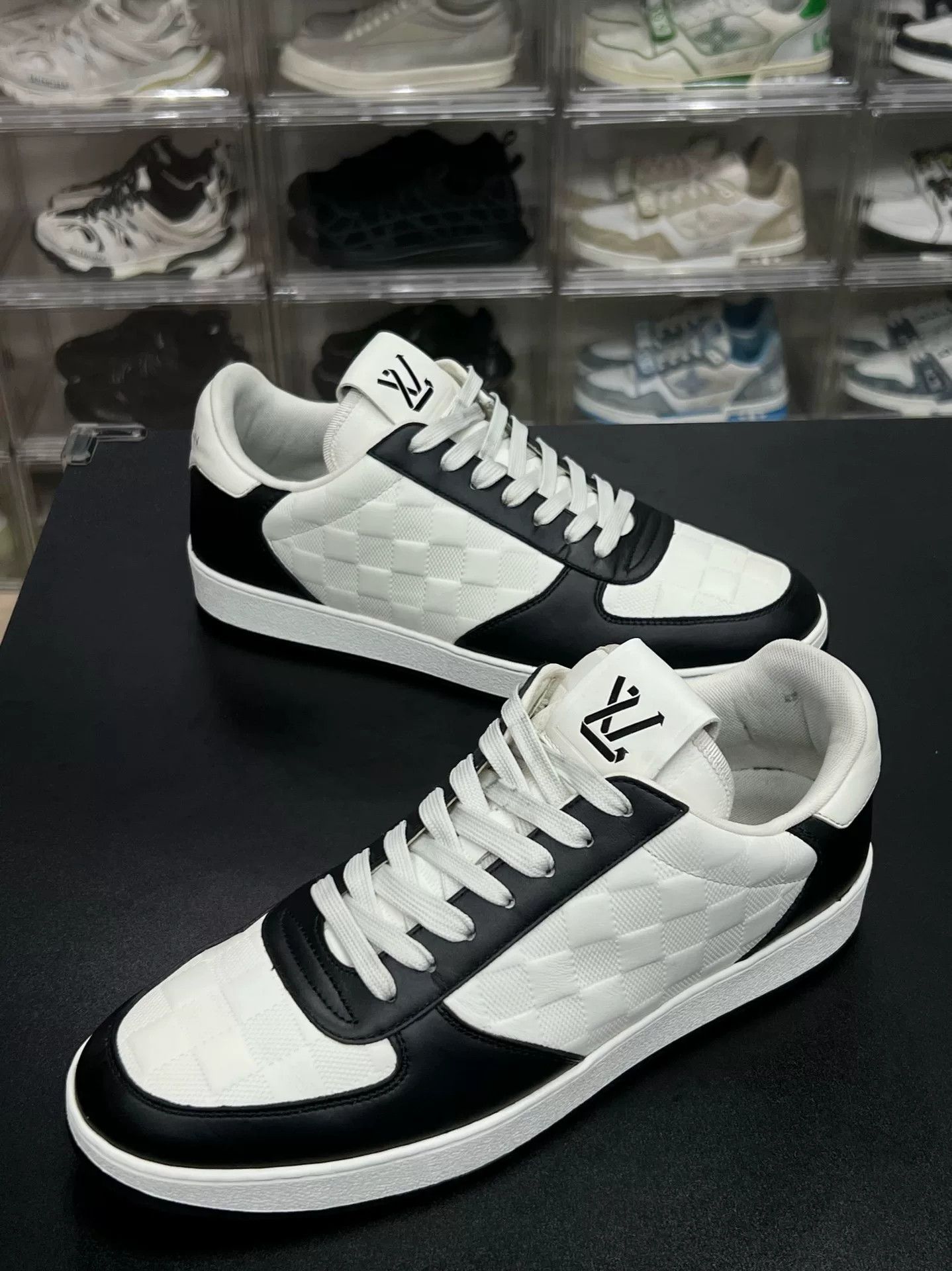 Louis Vuitton Louis Vuitton Checkered Black Lowtop Sneakers 7.5 Men Size US 7.5 / EU 40-41 - 1 Thumbnail