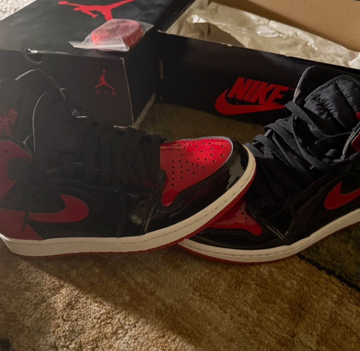 Jordan Brand × Nike Air Jordan 1 Retro High OG 'Patent Bred’ Size US 7.5 / IT 37.5 - 3 Thumbnail