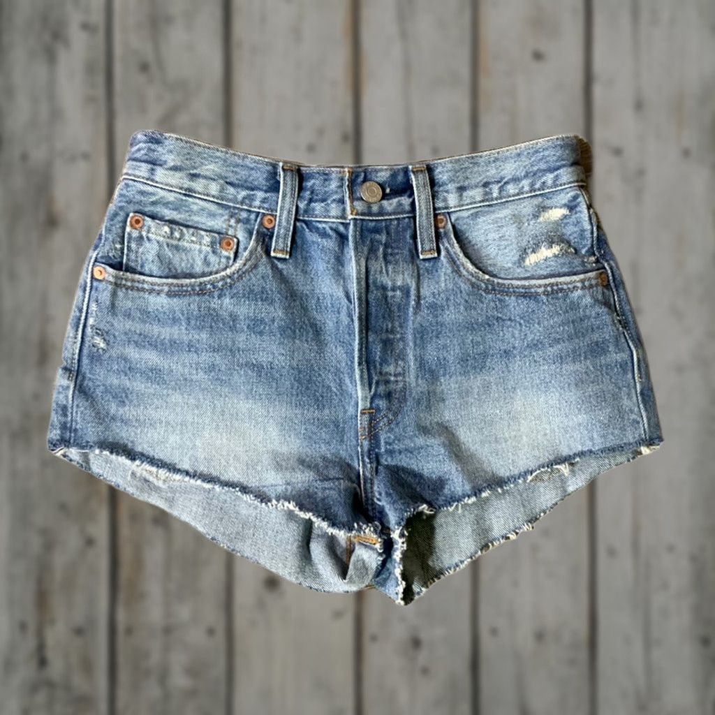 Levi's VINTAGE Levi's 501 Women's Denim Shorts Blue Size 26 Regular Cut-Off Size 26" / US 2 / IT 38 - 1 Thumbnail