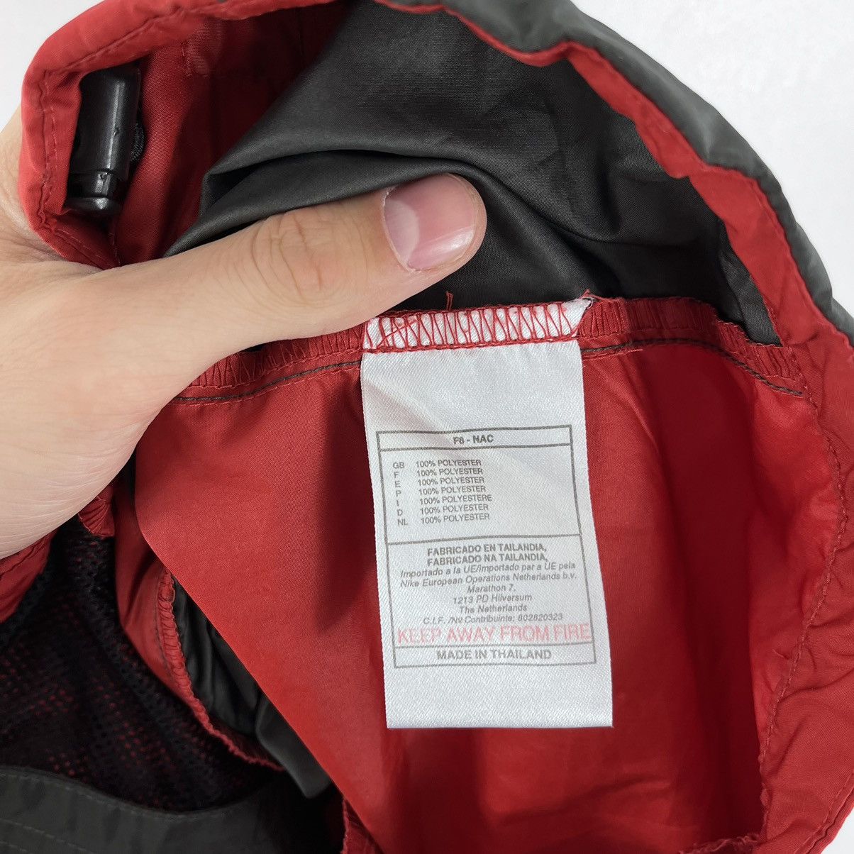 Nike Vintage Nike Nylon Embroidery Swoosh Logo Red Vest Size L Size US M / EU 48-50 / 2 - 15 Thumbnail