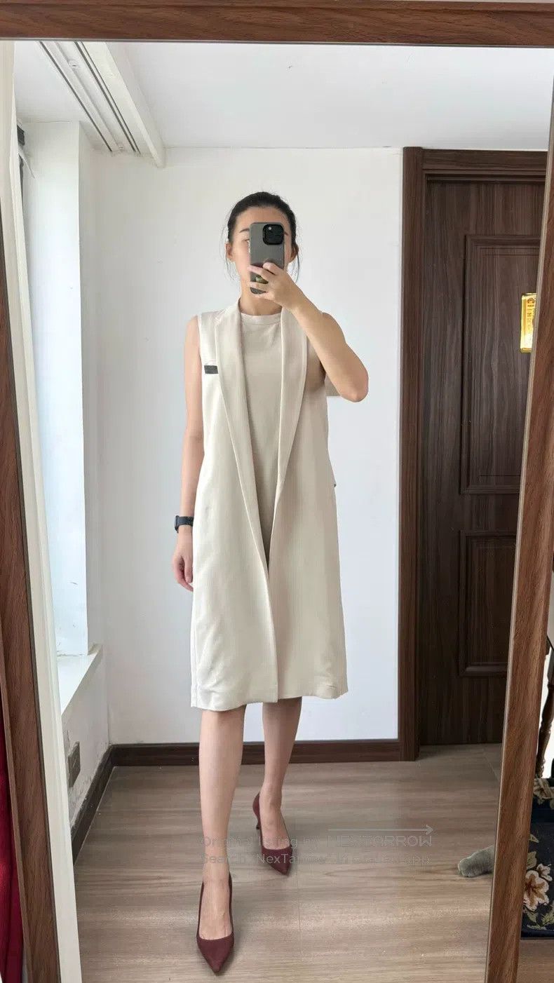 Brunello Cucinelli Brunello Cucinelli A classic dress with heavy-duty pearl s Size L / US 10 / IT 46 - 2 Thumbnail