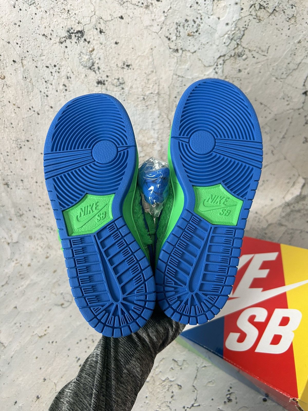 Nike Nike Dunk SB Grateful Dead Green Fluffy Sneakers Rare Hype Size US 5 / EU 37 - 7 Thumbnail