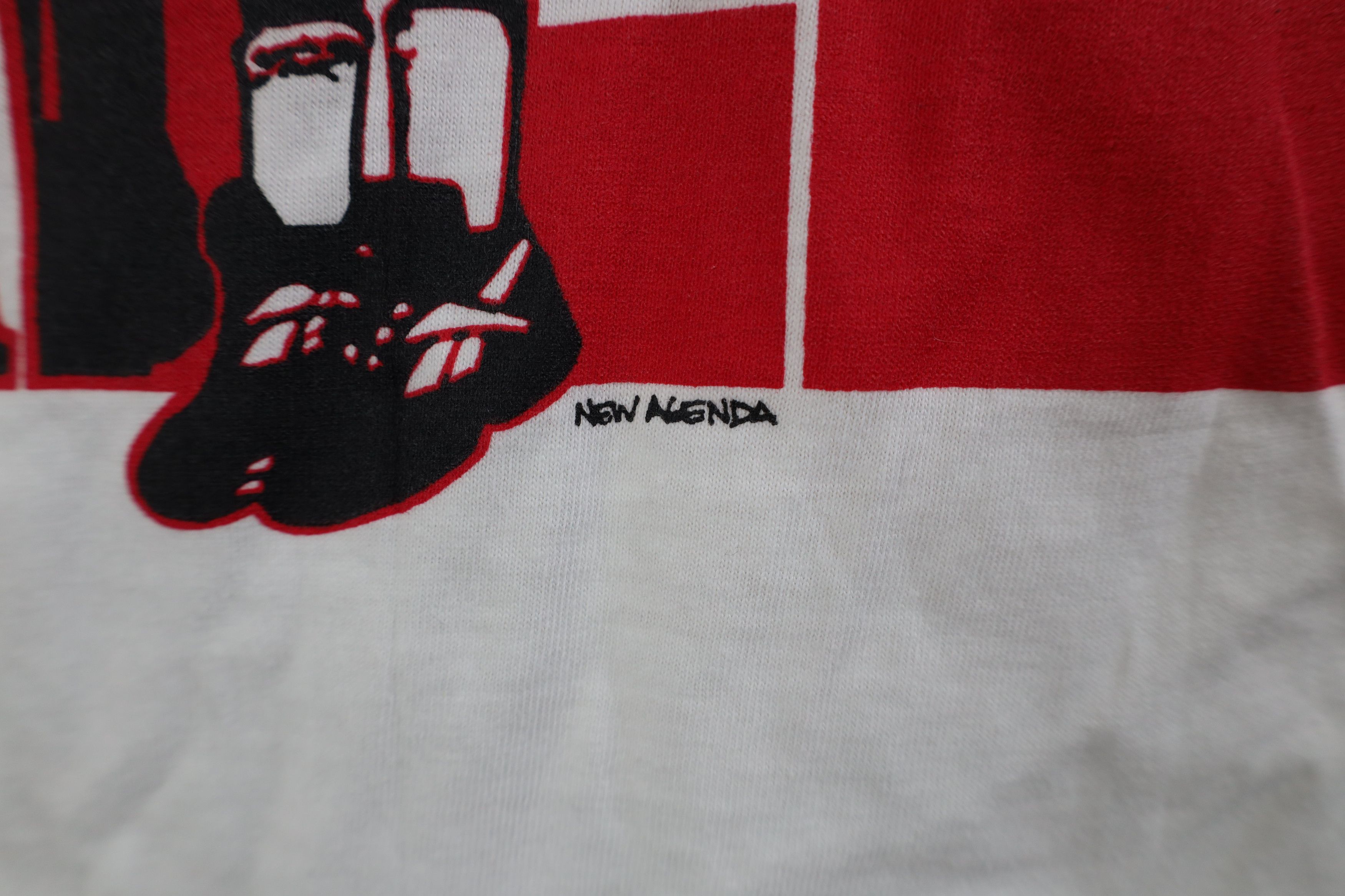 Vintage Vintage 80s 90s University of Wisconsin Basketball T-Shirt Size US M / EU 48-50 / 2 - 9 Thumbnail