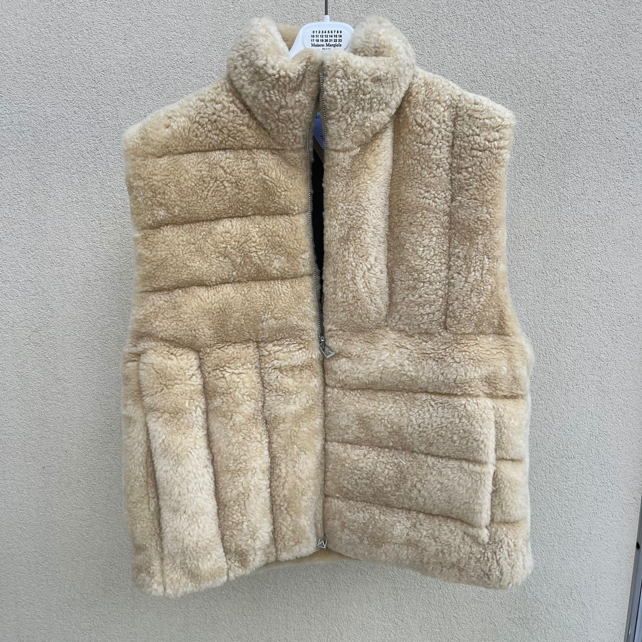 Pre-owned Bottega Veneta Short Hair Teddy Shearling Vest In Birch / Beige In Birch/beige