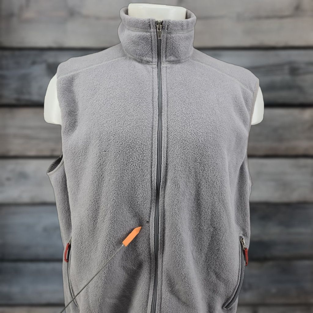Patagonia Patagonia Synchilla Vest Mens 2XL Gray Fleece Zip Vest Outdoor Ski Medium Shoulder to Shoulder 20.75" Armpit to Armpit 26.5" Down Back 30" Vintage: No Size US XXL / EU 58 / 5 - 1 Thumbnail
