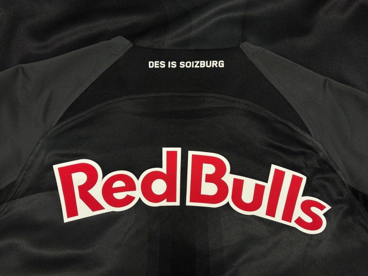 Nike NWT Nike Red Bull Salzburg 2022/23 Goalkeeper Jersey Y2k Size US M / EU 48-50 / 2 - 13 Thumbnail