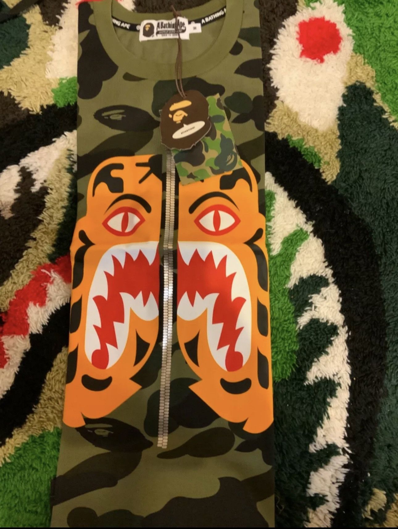 Bape A BATHING APE BAPE 1st Camo Tiger T-shirt Size M Size US M / EU 48-50 / 2 - 2 Thumbnail