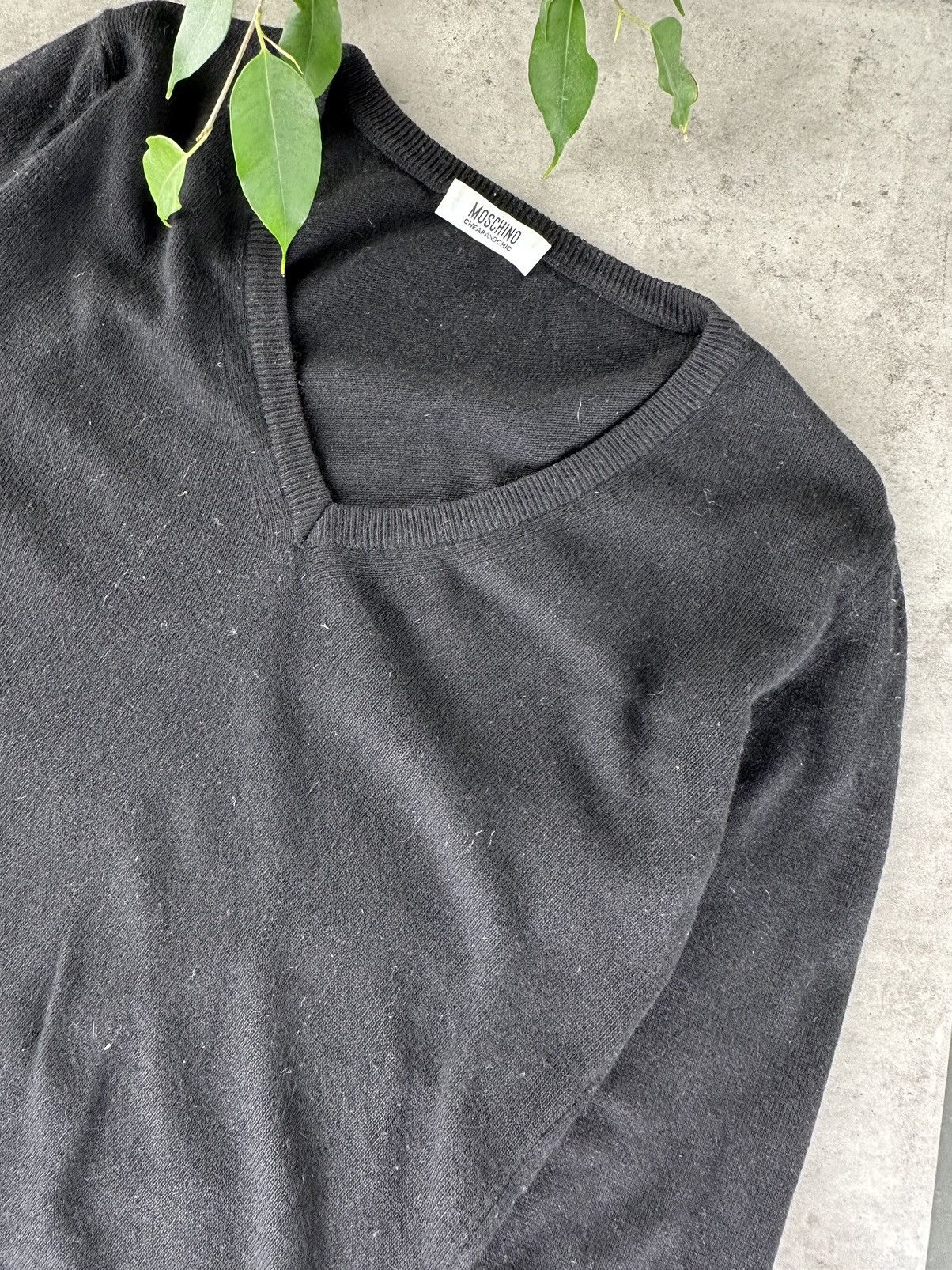 Moschino Moschino V-neck Wool Sweater Size M / US 6-8 / IT 42-44 - 5 Thumbnail