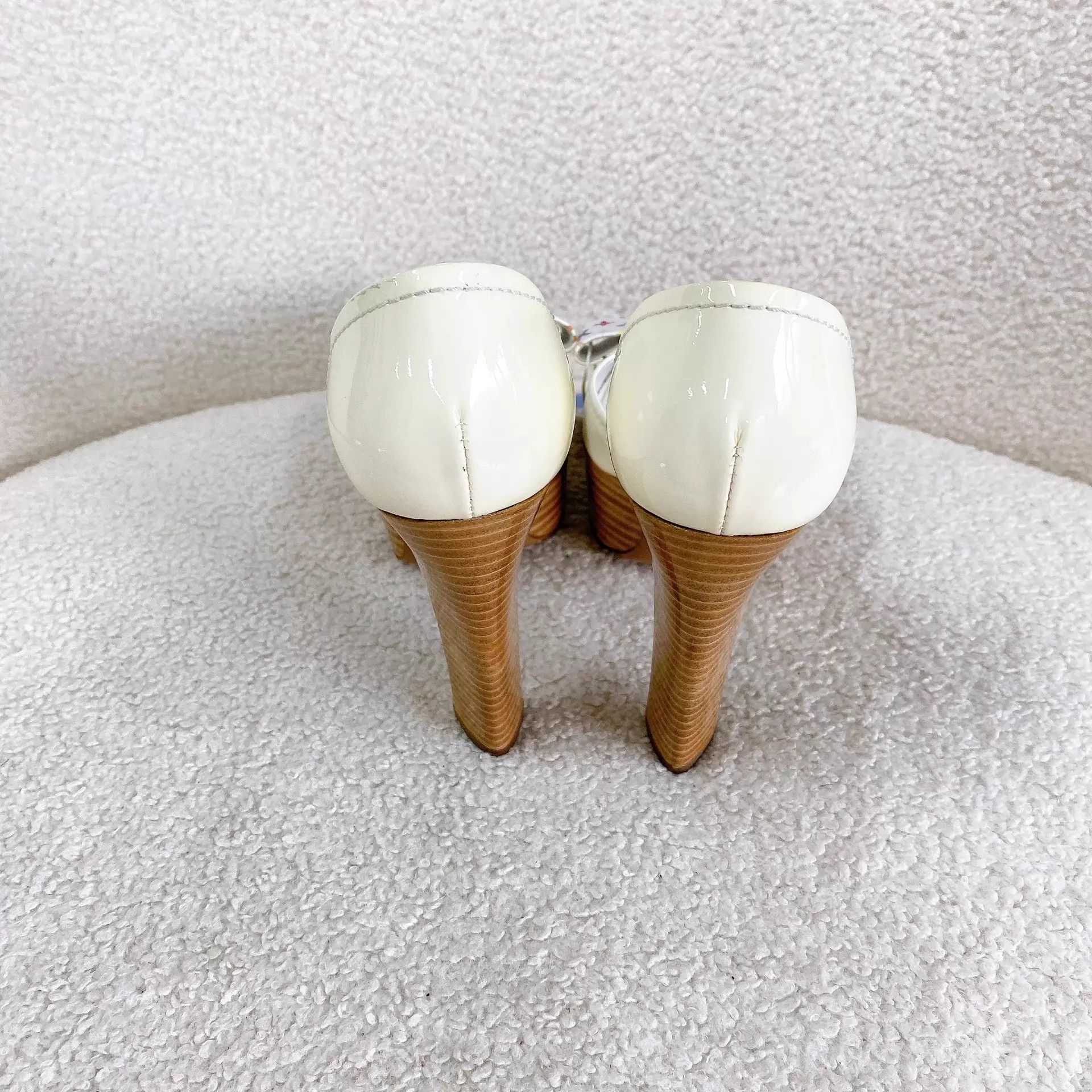 Louis Vuitton LV white multicolor heeled sandals 35.5 EU Size US 5 / IT 35 - 5 Thumbnail