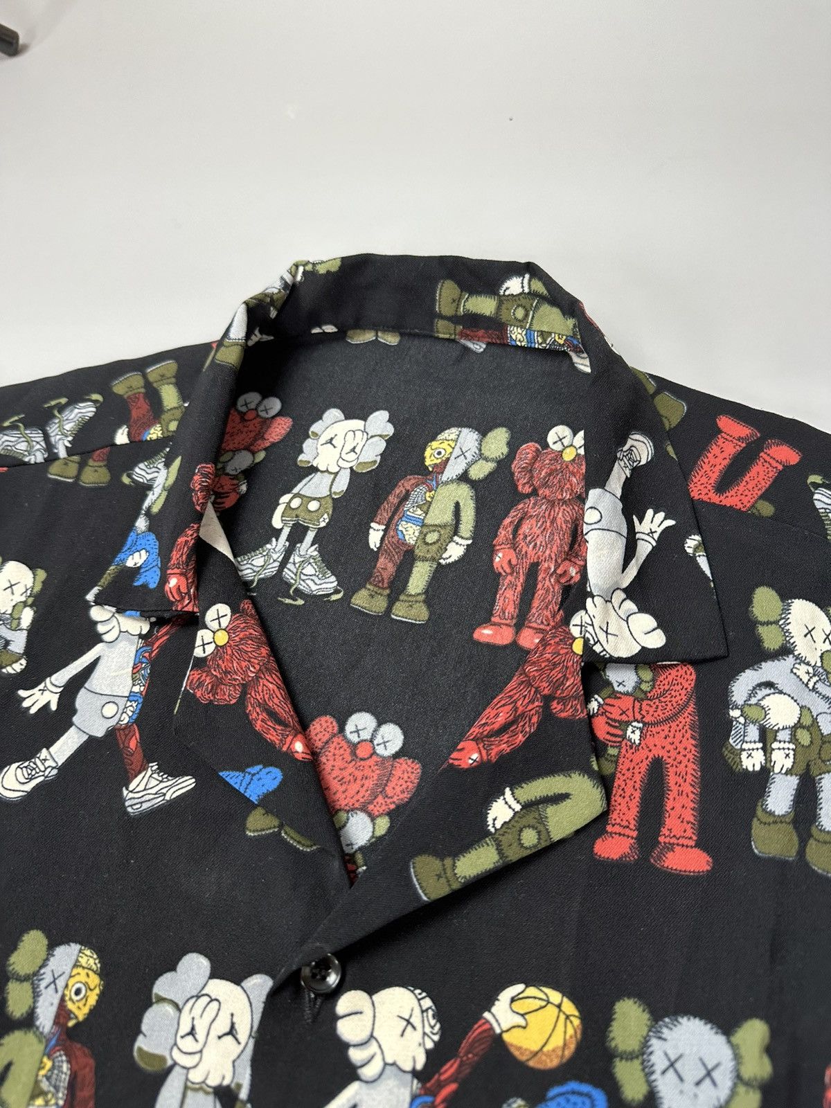 Kaws × Vintage Vintage Kaws Monogram Button Shirt Polo Black Small Size US S / EU 44-46 / 1 - 3 Thumbnail