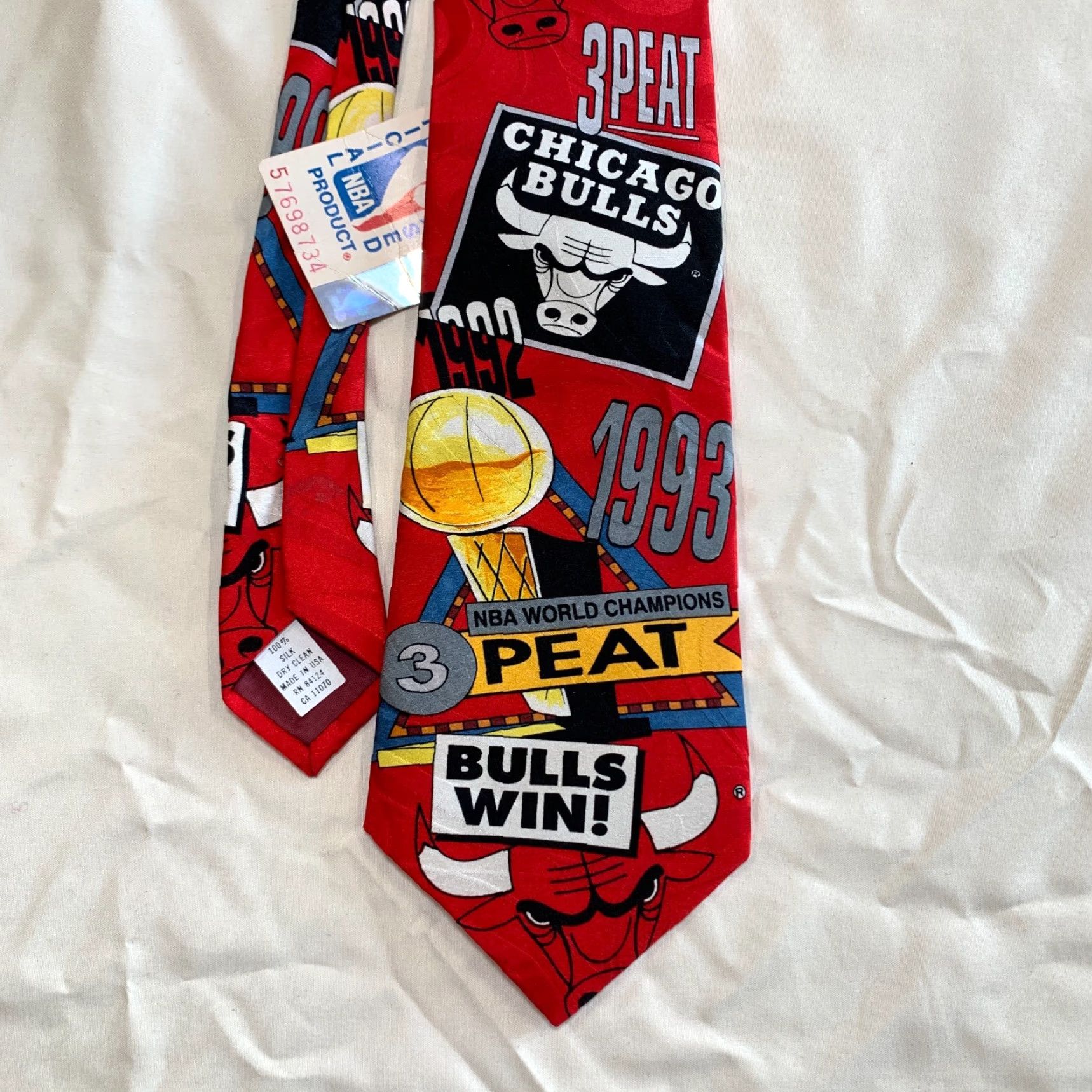 Vintage VINTAGE Chicago Bulls Tie Red 100% Silk Mens Made In USA NWT 3 Peat 90s RM Sport Silk Tie Size ONE SIZE - 2 Thumbnail