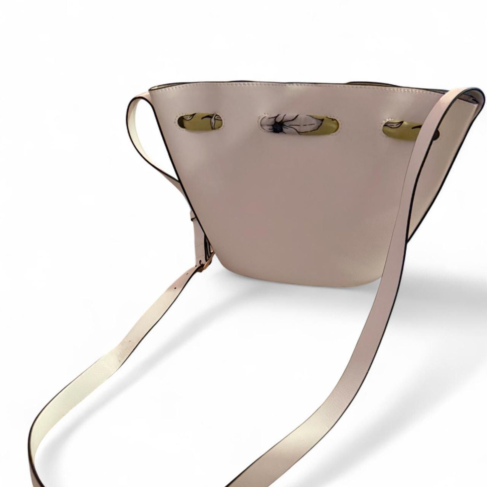 Other Minimal white bucket bag with removable floral scarf detail Size ONE SIZE - 6 Thumbnail