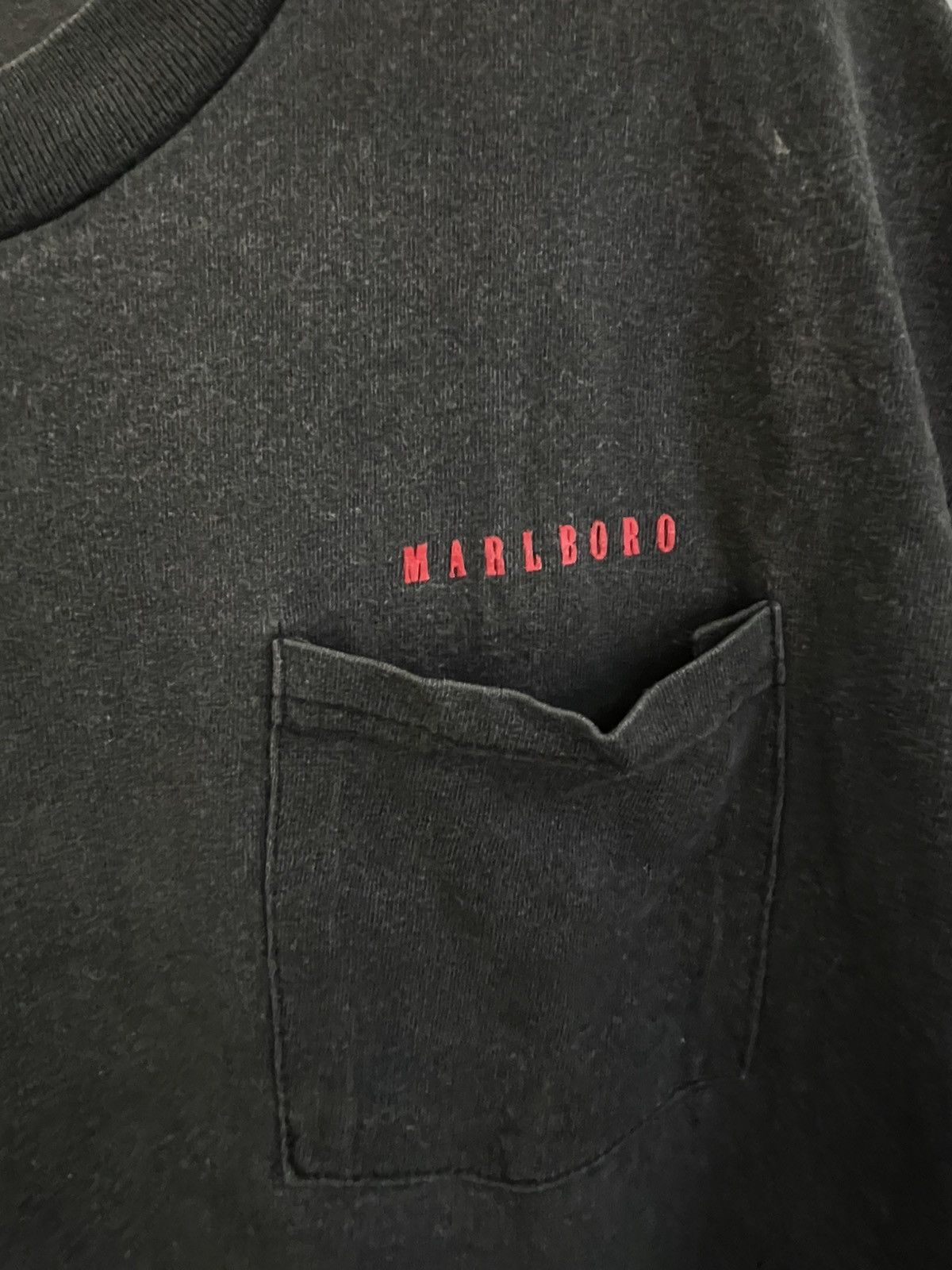 Marlboro Vintage 90s Marlboro sunfaded pocket tee t shirt Size US XL / EU 56 / 4 - 4 Thumbnail
