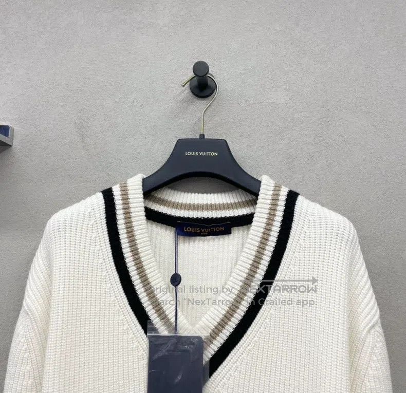 Louis Vuitton Louis Vuitton Beige V-neck knit sweater Size US S / EU 44-46 / 1 - 4 Thumbnail