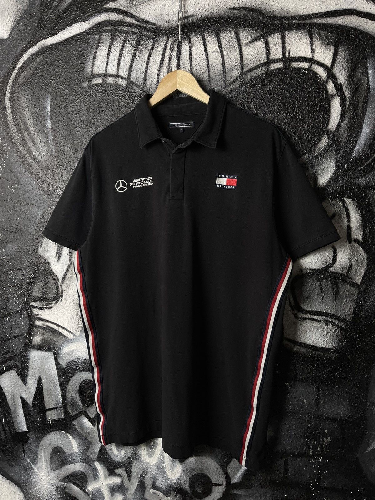 Mercedes-Benz Tommy Hilfiger Petronas Mercedes Benz Formula One Team Polo Size US XL / EU 56 / 4 - 1 Thumbnail