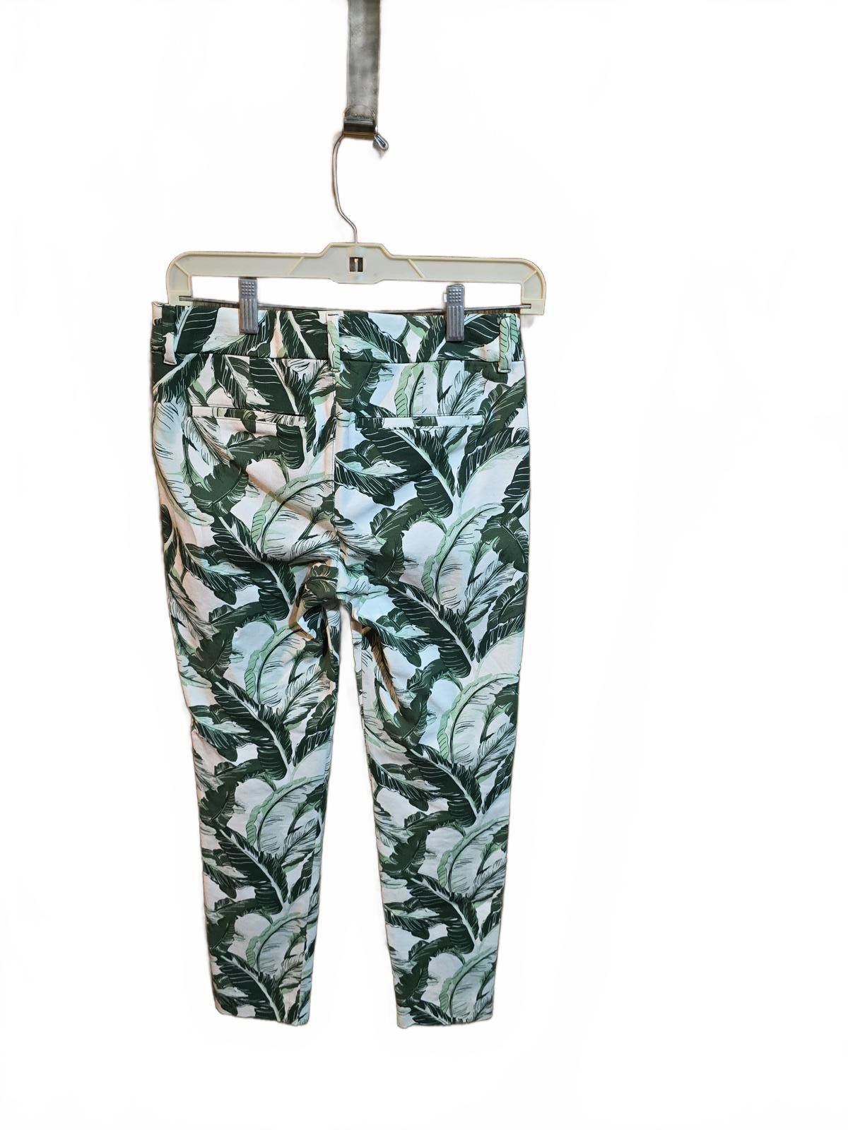 Old Navy Old Navy Pixie Green & White Tropical Theme Pants Size 26" / US 2 / IT 38 - 2 Thumbnail
